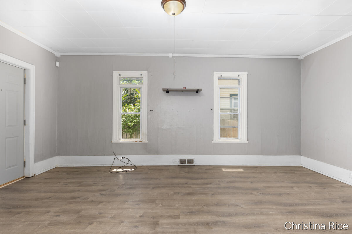 927 Davis Avenue NW Grand Rapids MI 49504