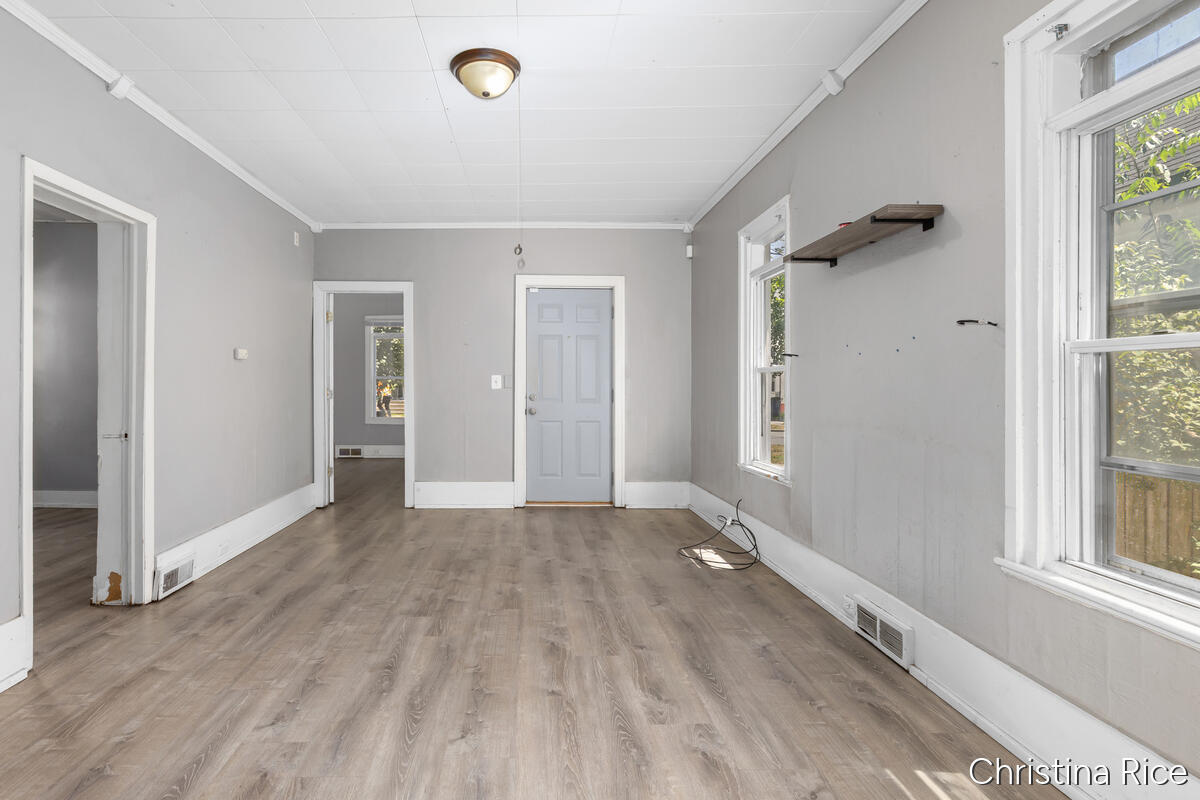 927 Davis Avenue NW Grand Rapids MI 49504