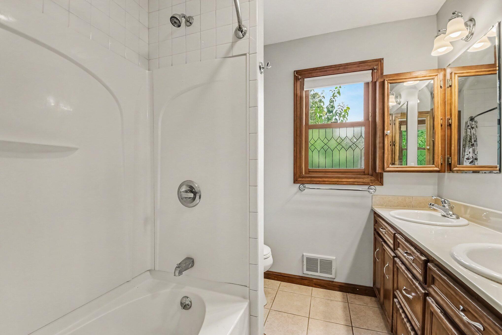 2146 Engleside Drive SE Grand Rapids MI 49546