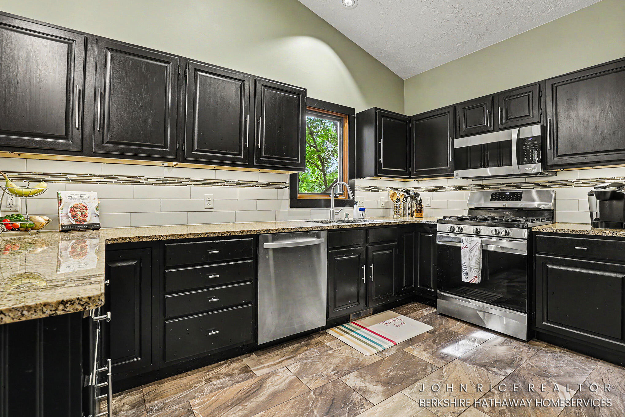 956 Spaulding Avenue SE Ada MI 49301