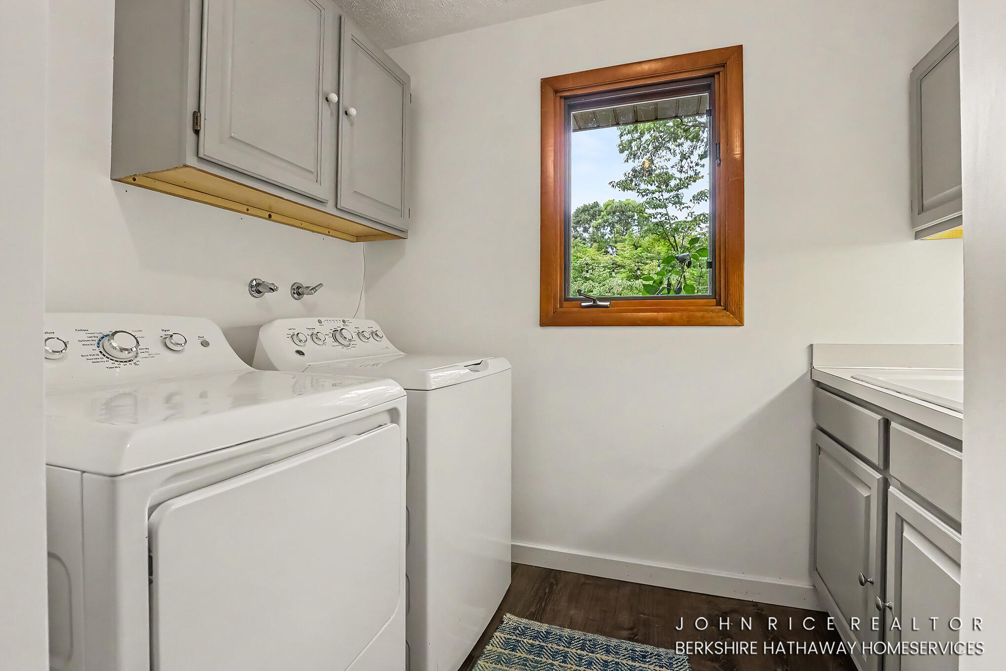 956 Spaulding Avenue SE Ada MI 49301