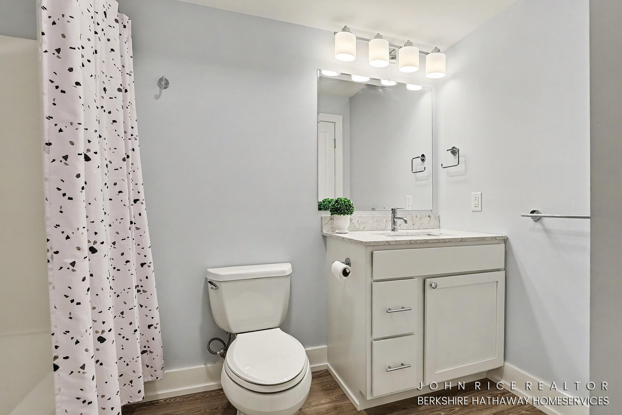 956 Spaulding Avenue SE Ada MI 49301