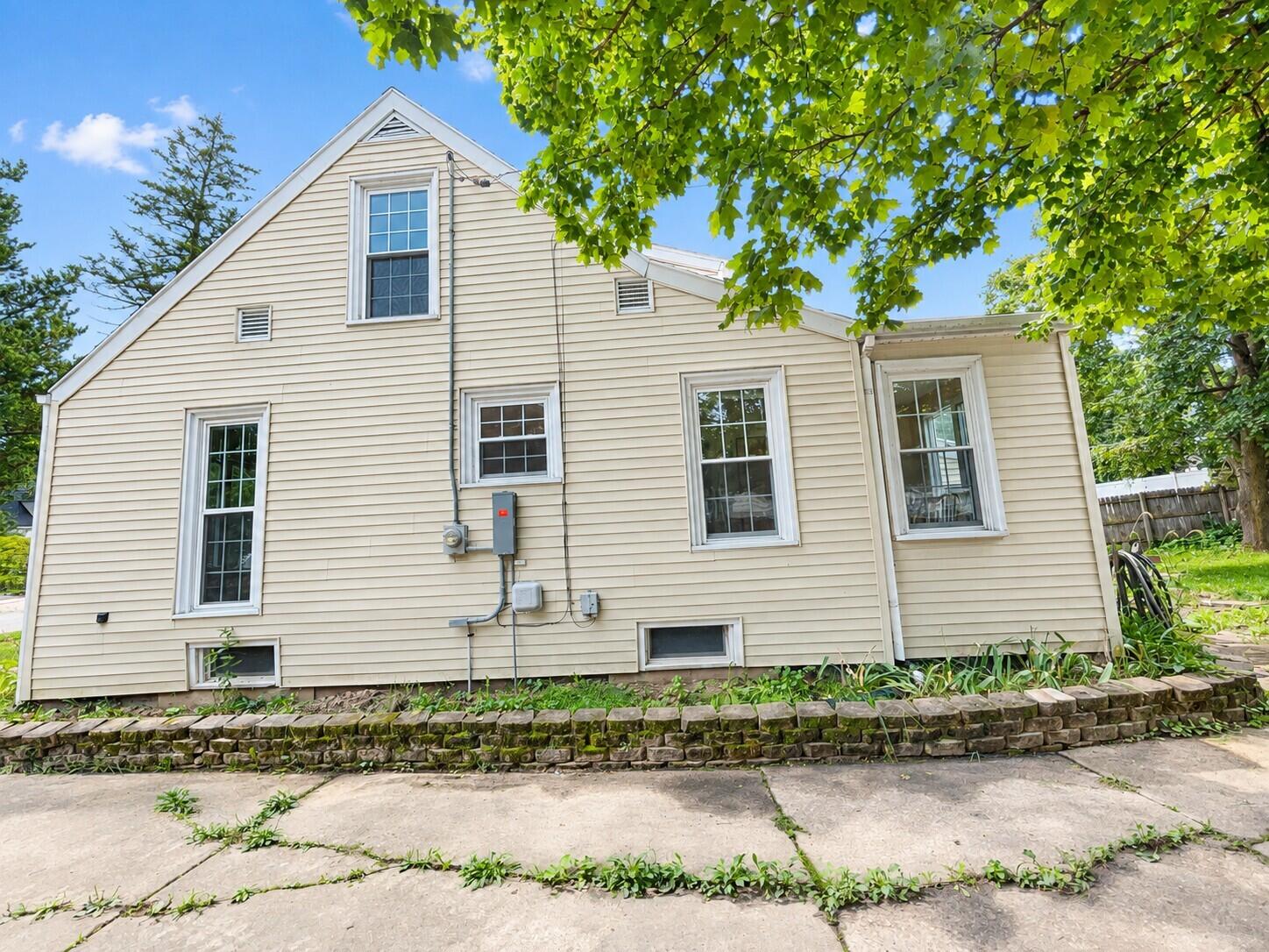 1822 Mayfair Drive NE Grand Rapids MI 49503