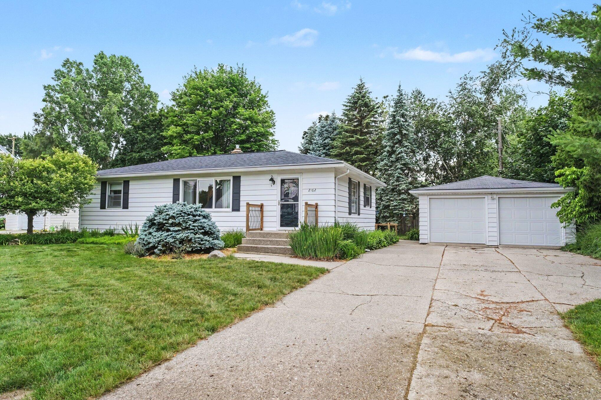 2162 Finsbury Lane NW Grand Rapids MI 49504