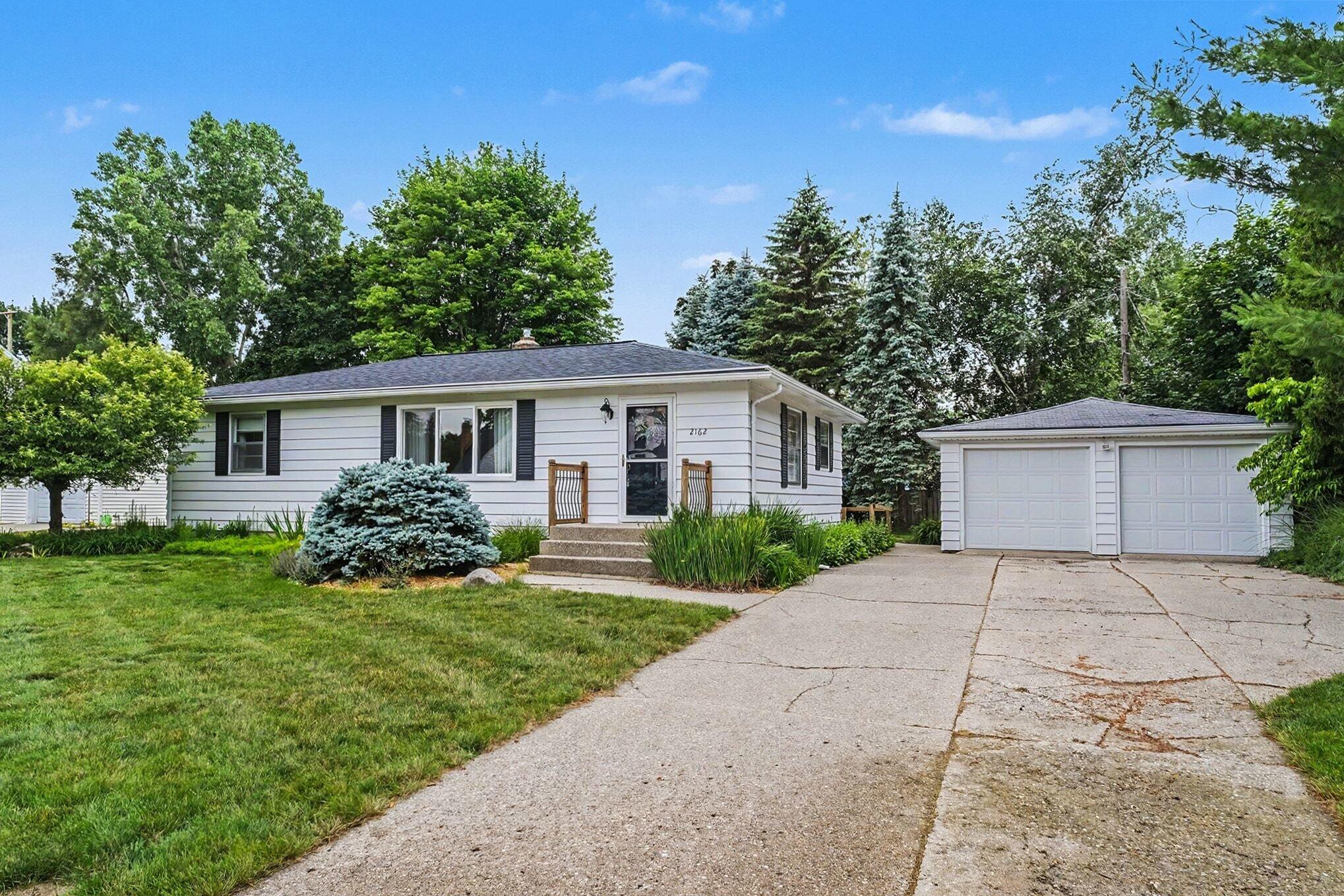 2162 Finsbury Lane NW Grand Rapids MI 49504