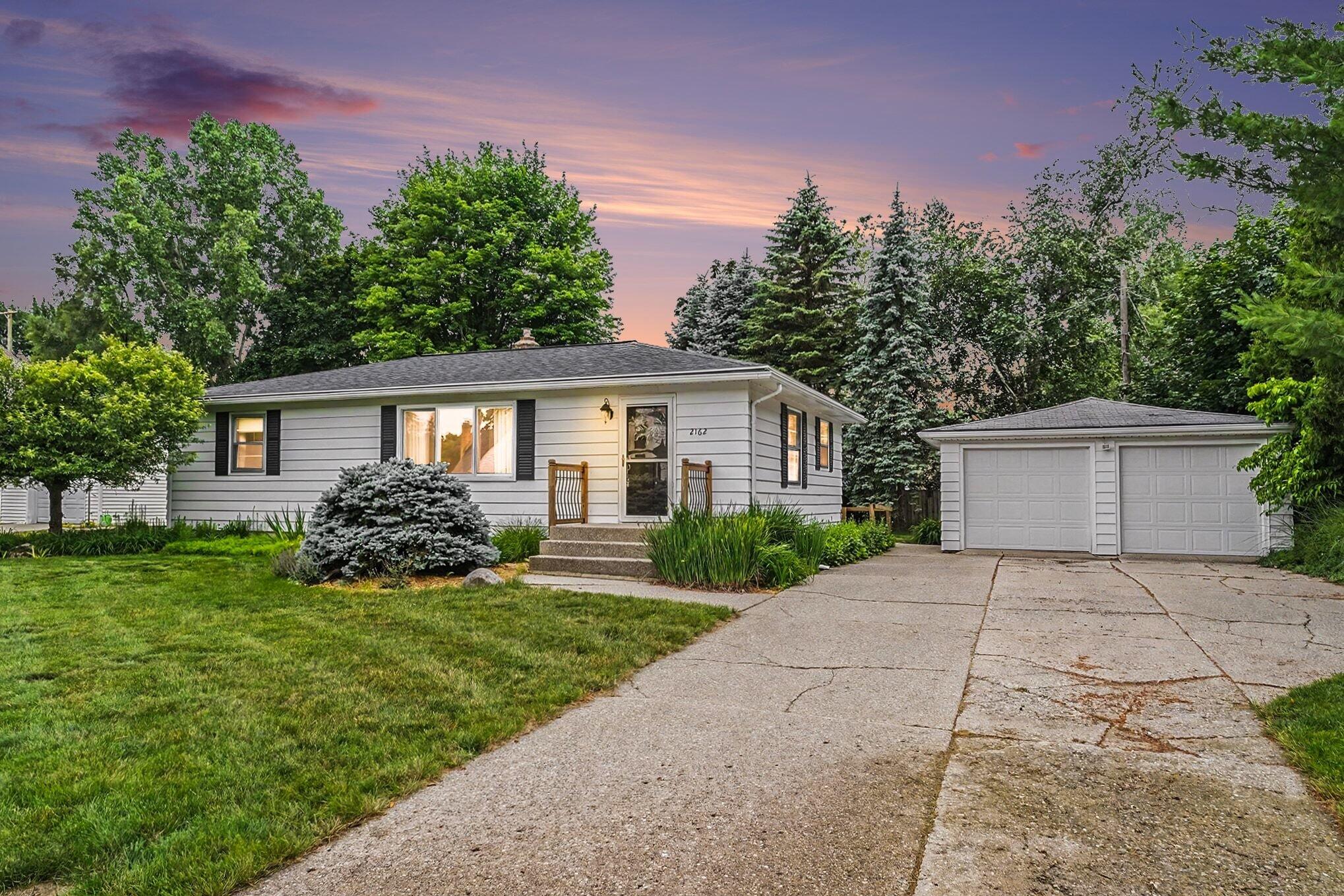 2162 Finsbury Lane NW Grand Rapids MI 49504