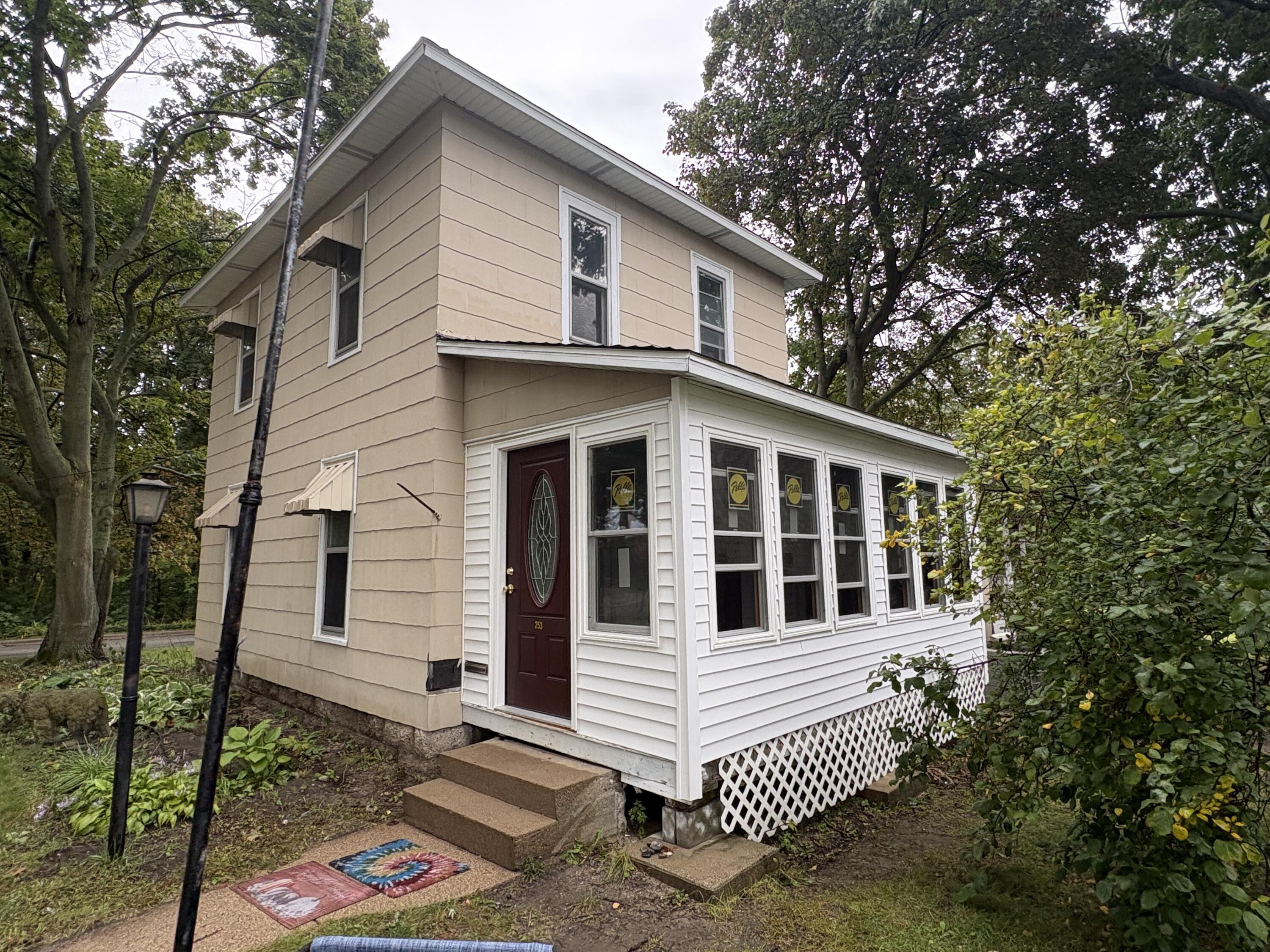 253 Pearl Street South Haven MI 49090