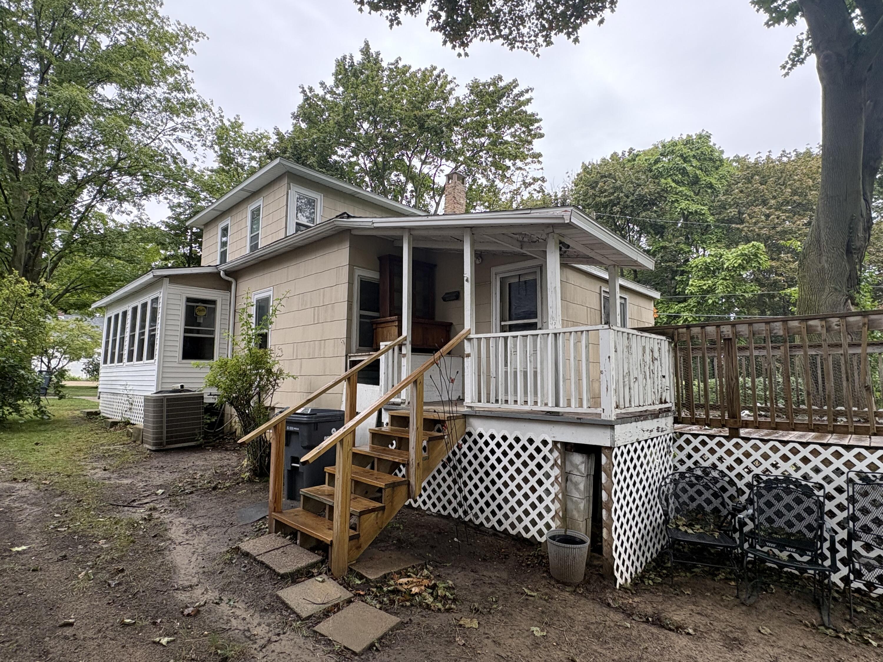 253 Pearl Street South Haven MI 49090