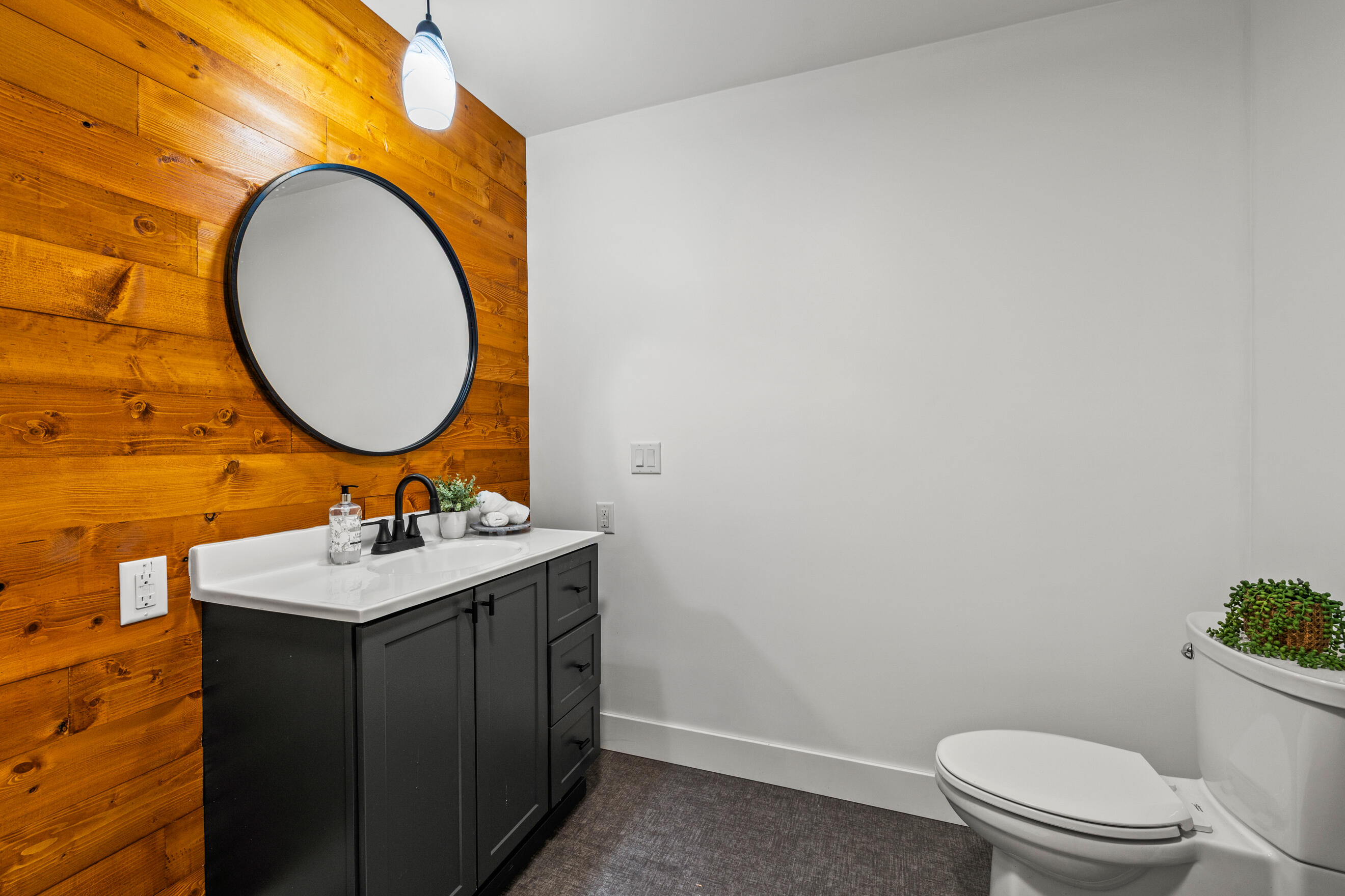 2325 Indian Mill Creek NW Grand Rapids MI 49544