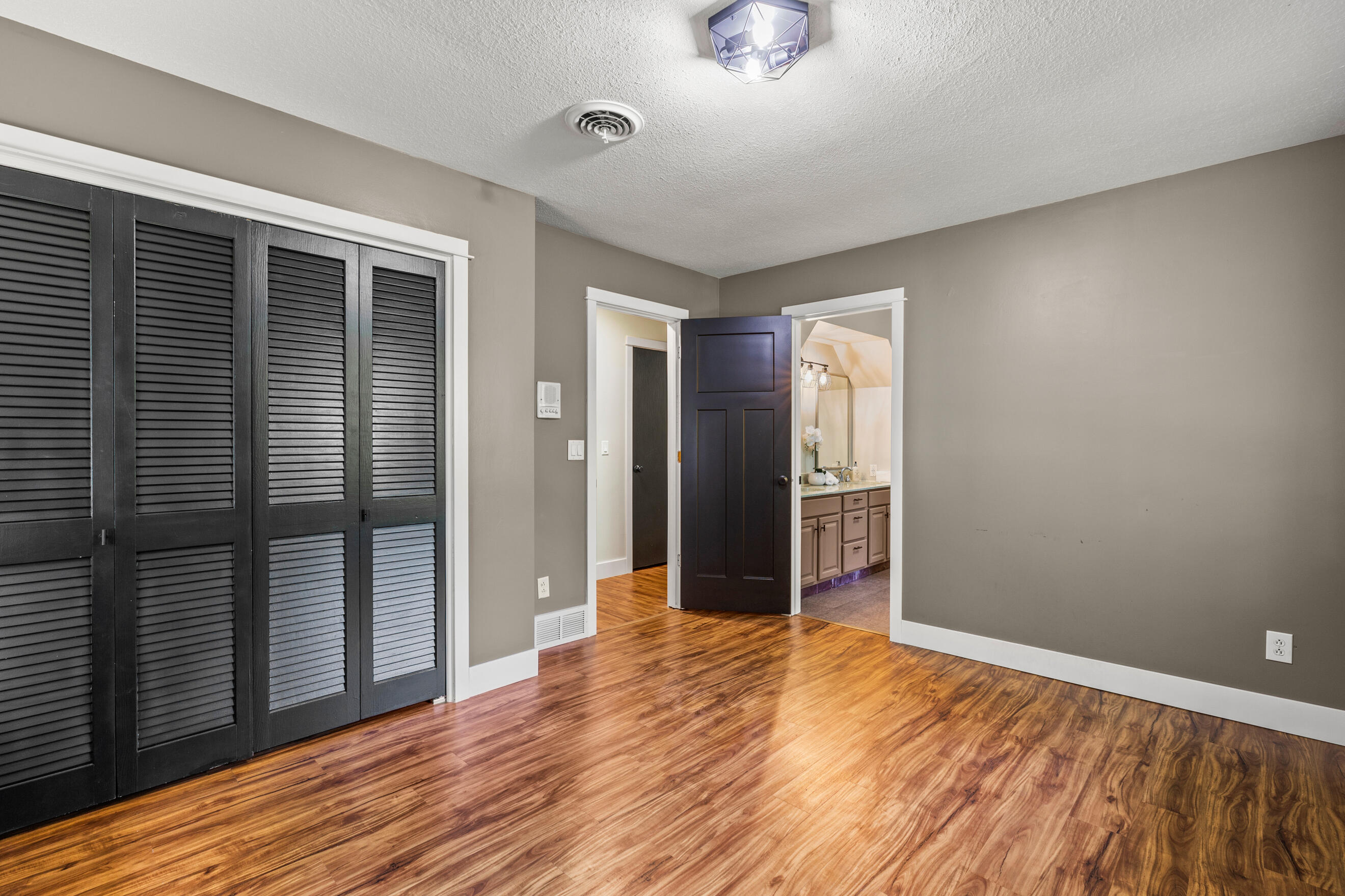 2325 Indian Mill Creek NW Grand Rapids MI 49544