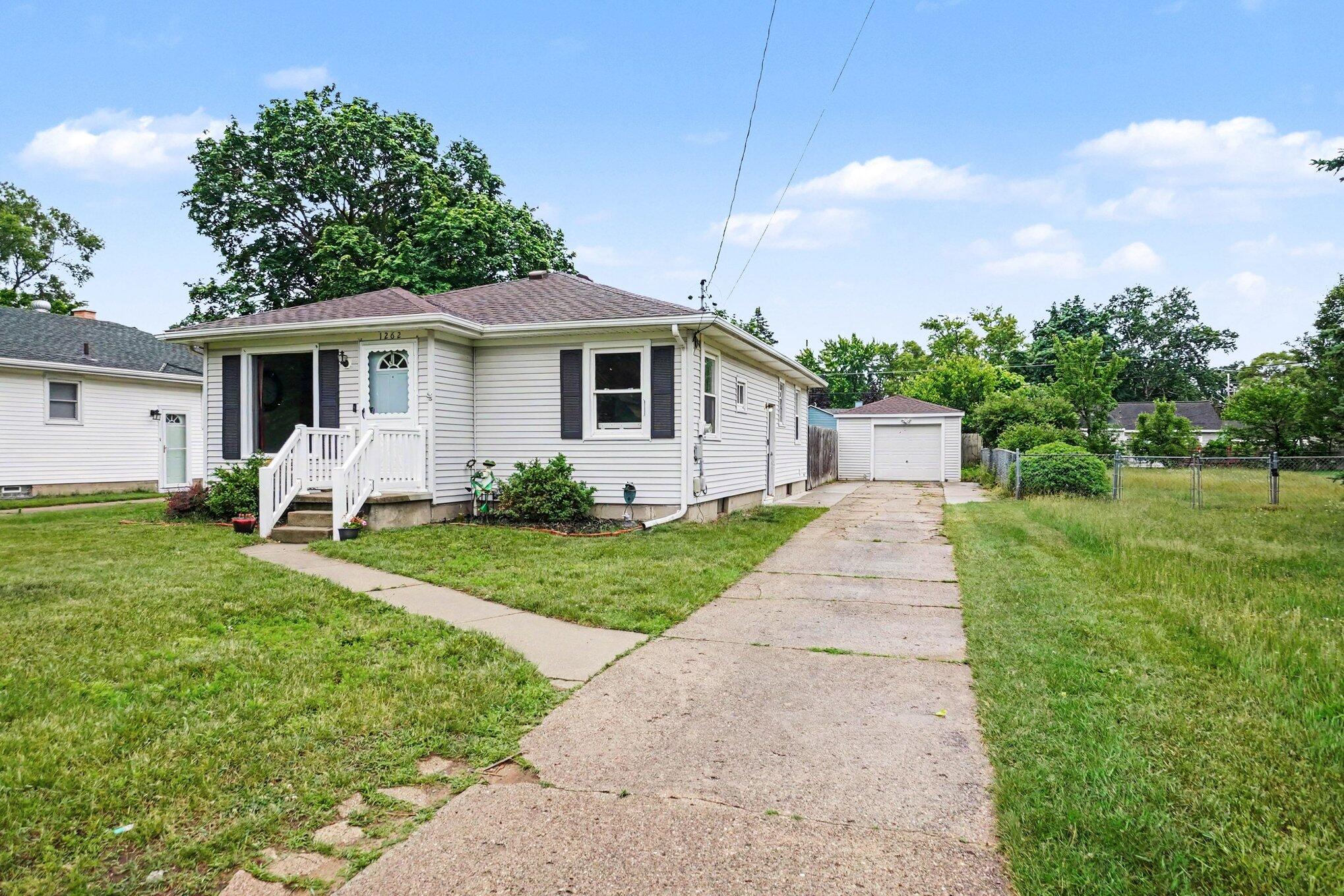 1262 NE Beechwood Street NE Grand Rapids MI 49505