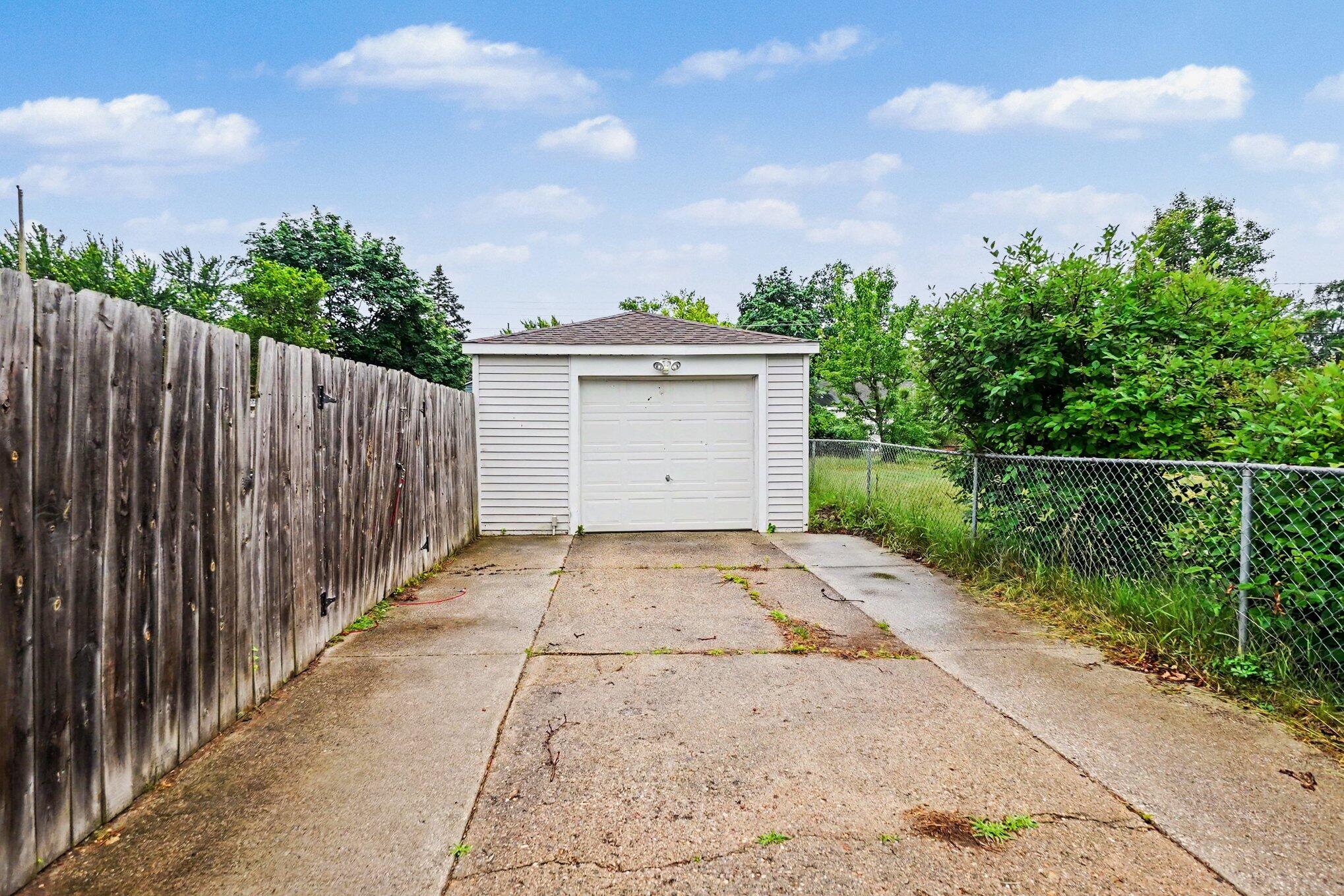 1262 NE Beechwood Street NE Grand Rapids MI 49505