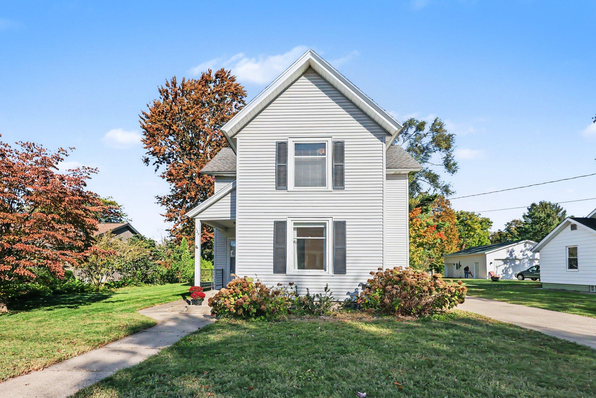 325 E Lincoln Avenue Zeeland MI 49464
