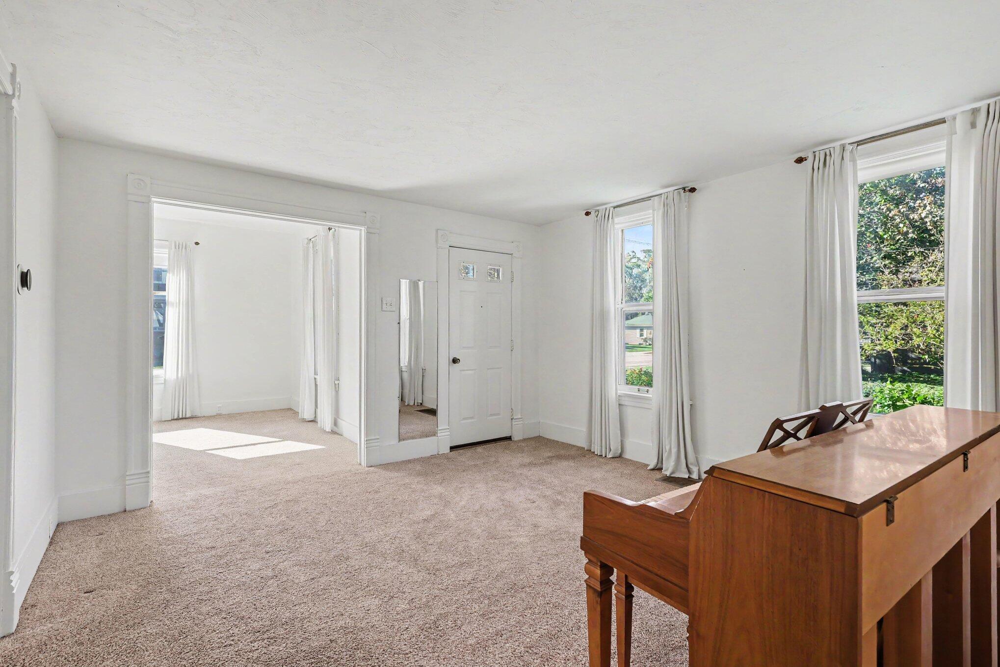 325 E Lincoln Avenue Zeeland MI 49464