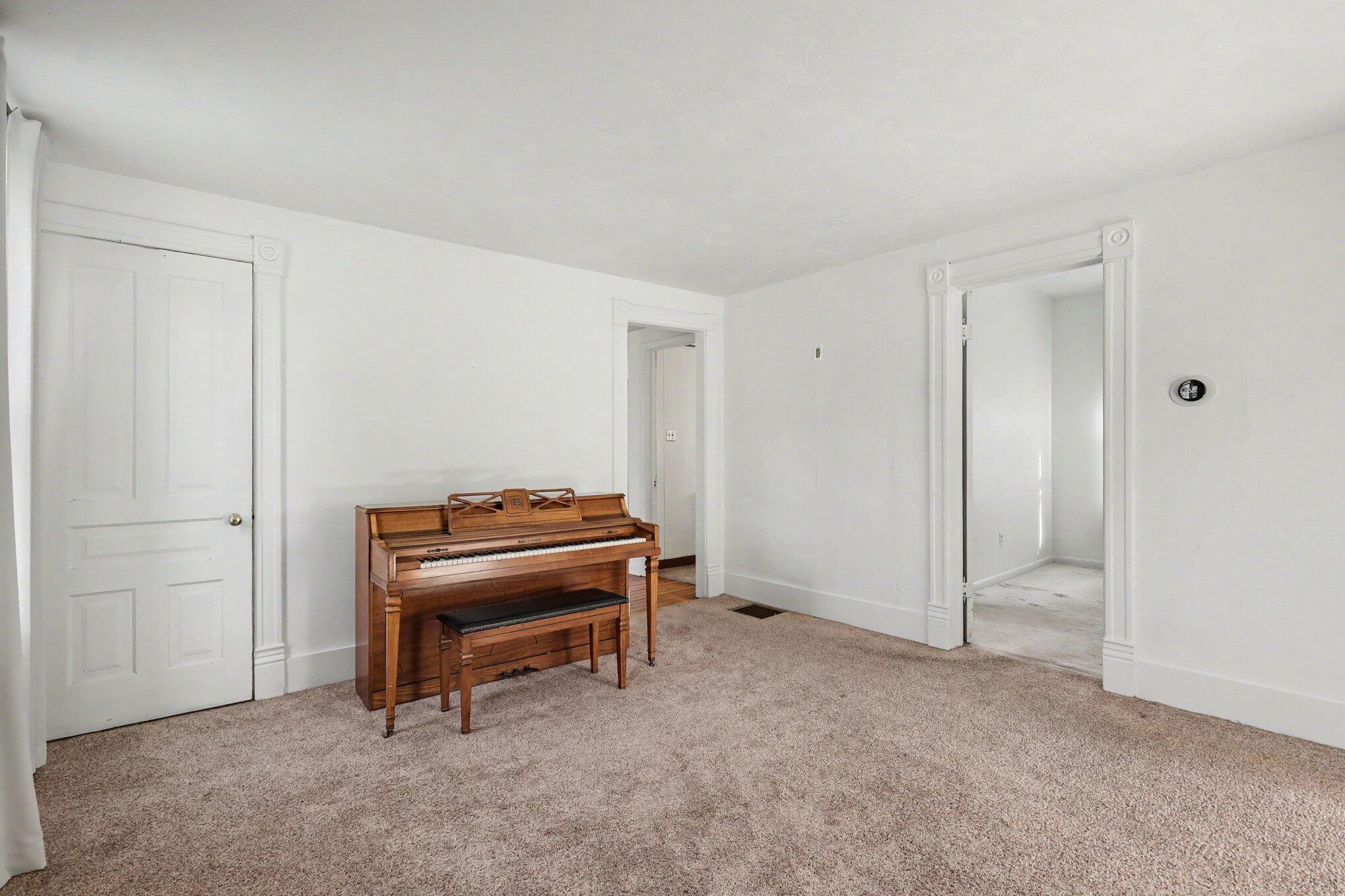 325 E Lincoln Avenue Zeeland MI 49464