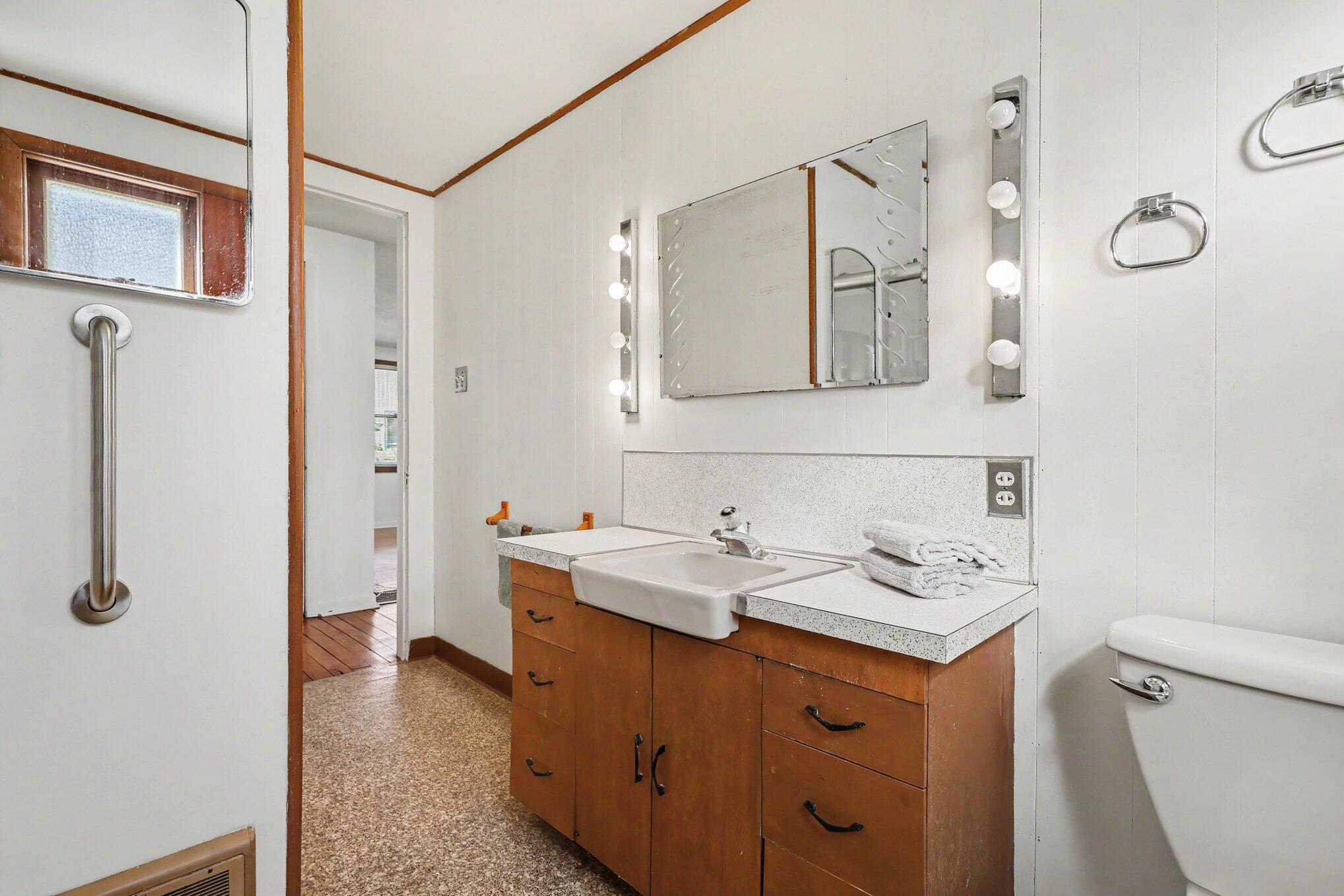 325 E Lincoln Avenue Zeeland MI 49464