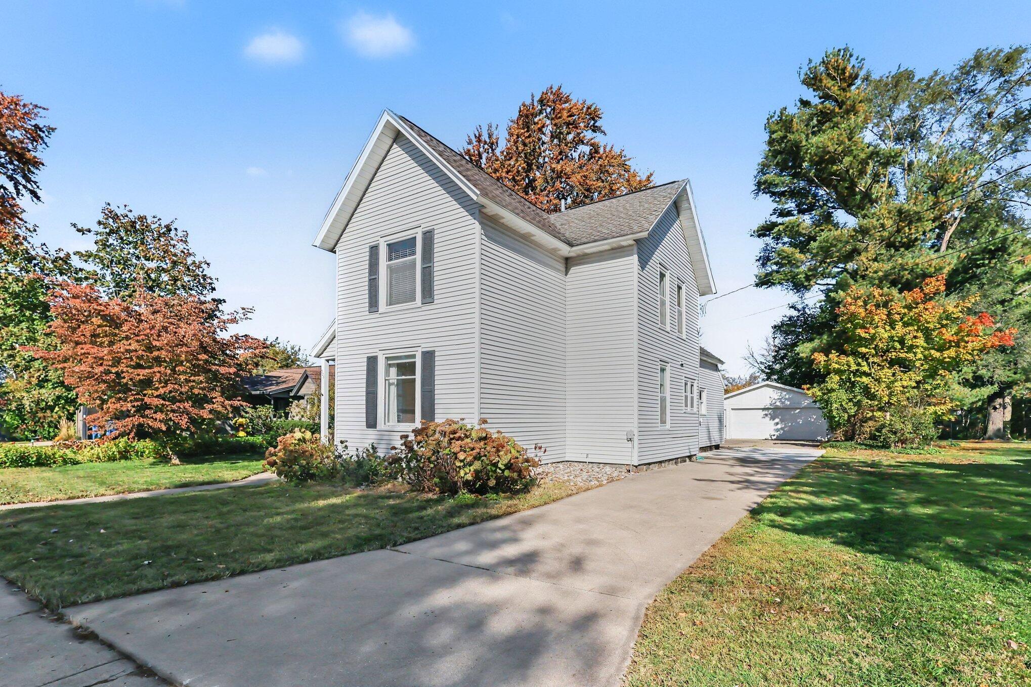 325 E Lincoln Avenue Zeeland MI 49464