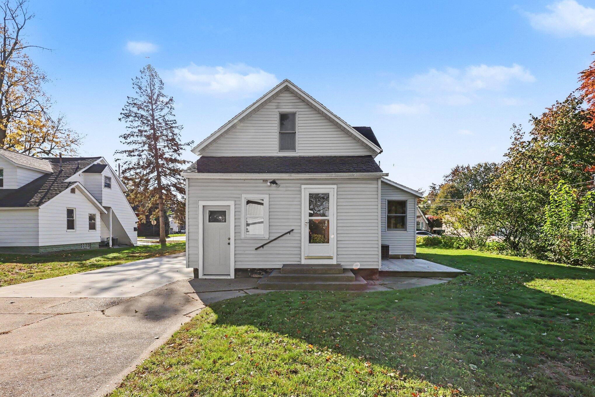 325 E Lincoln Avenue Zeeland MI 49464