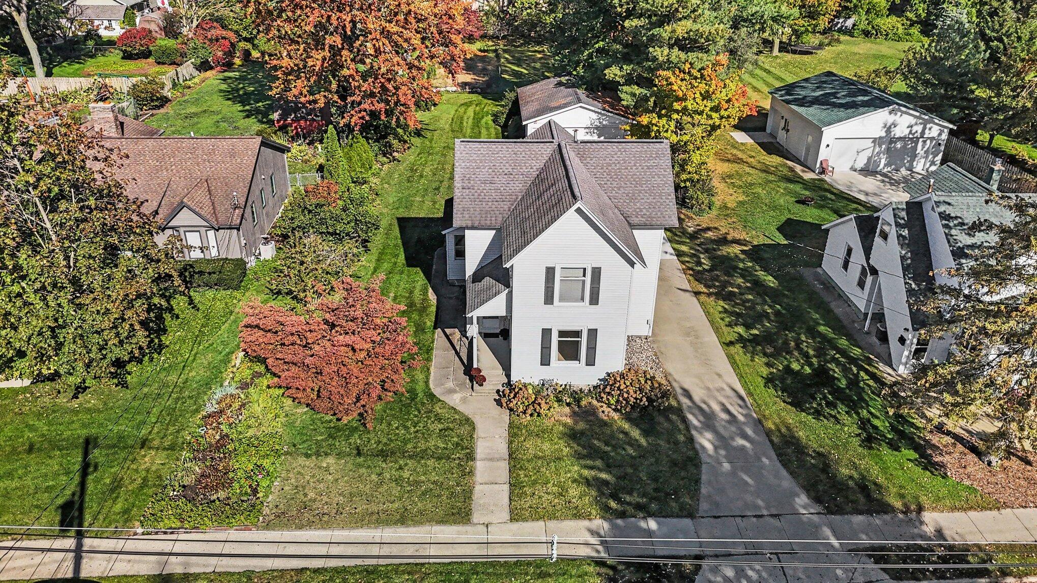325 E Lincoln Avenue Zeeland MI 49464