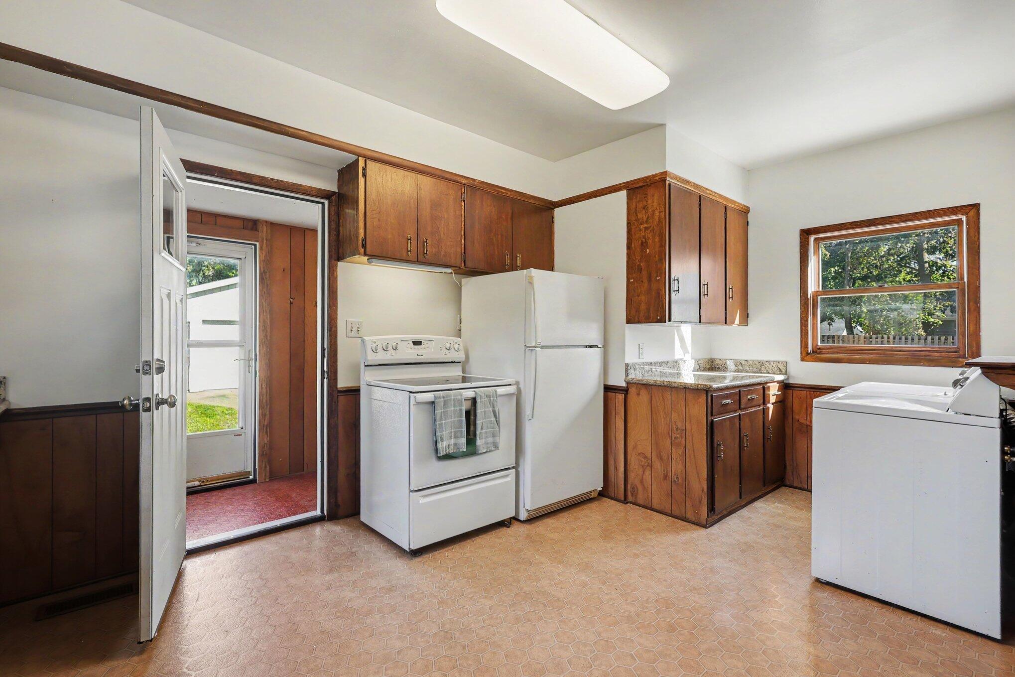 325 E Lincoln Avenue Zeeland MI 49464