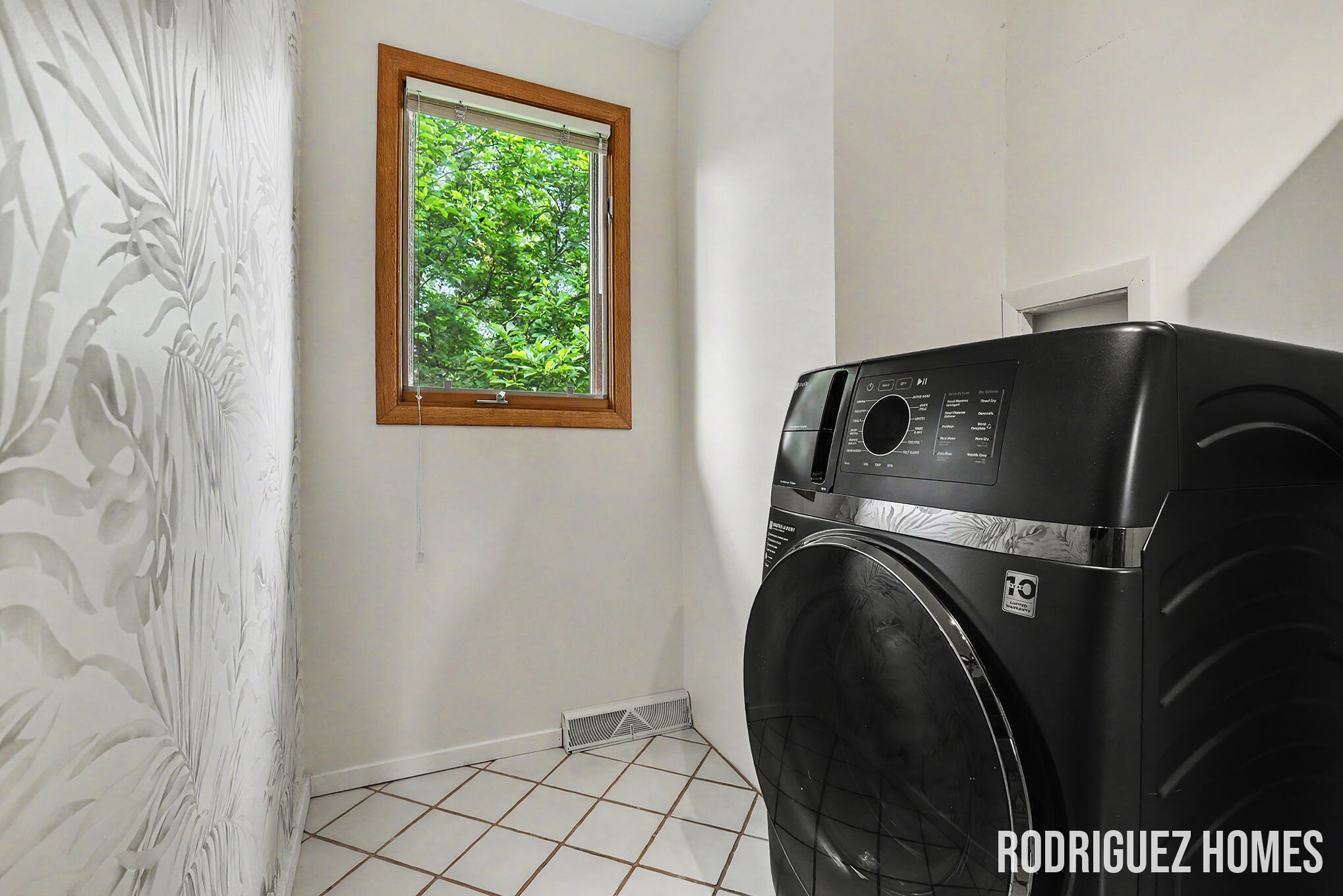 6271 Cascade Road SE Grand Rapids MI 49546