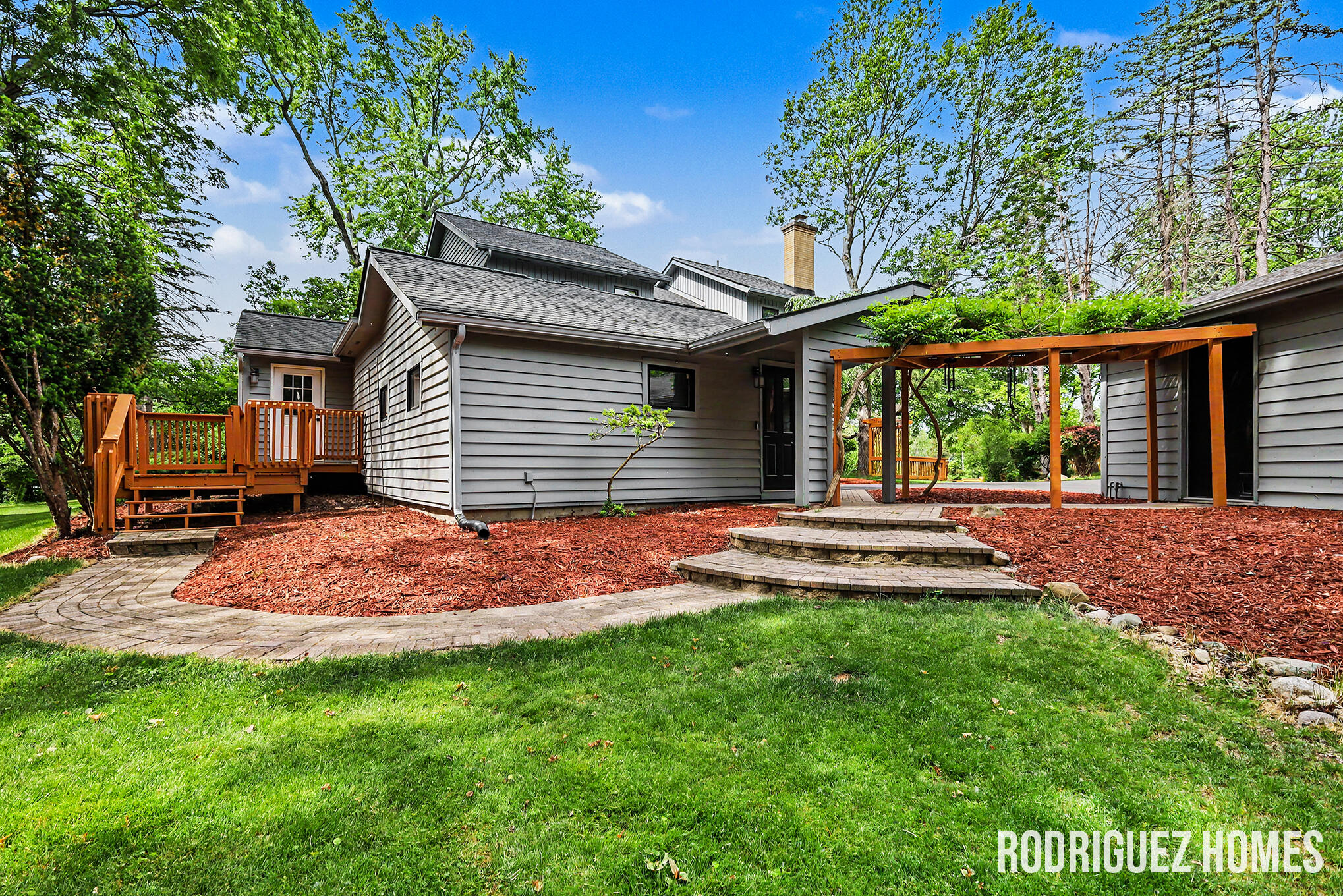 6271 Cascade Road SE Grand Rapids MI 49546