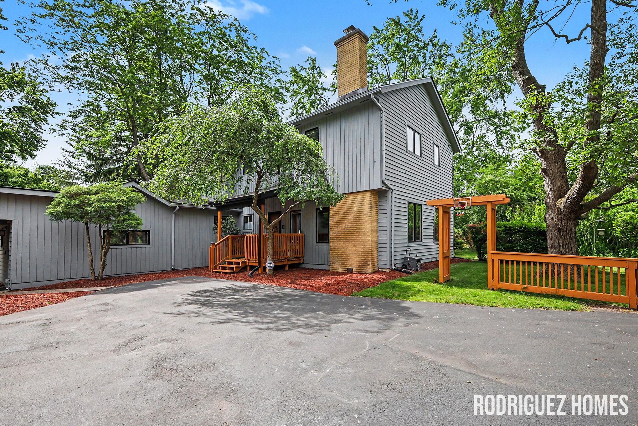 6271 Cascade Road SE Grand Rapids MI 49546