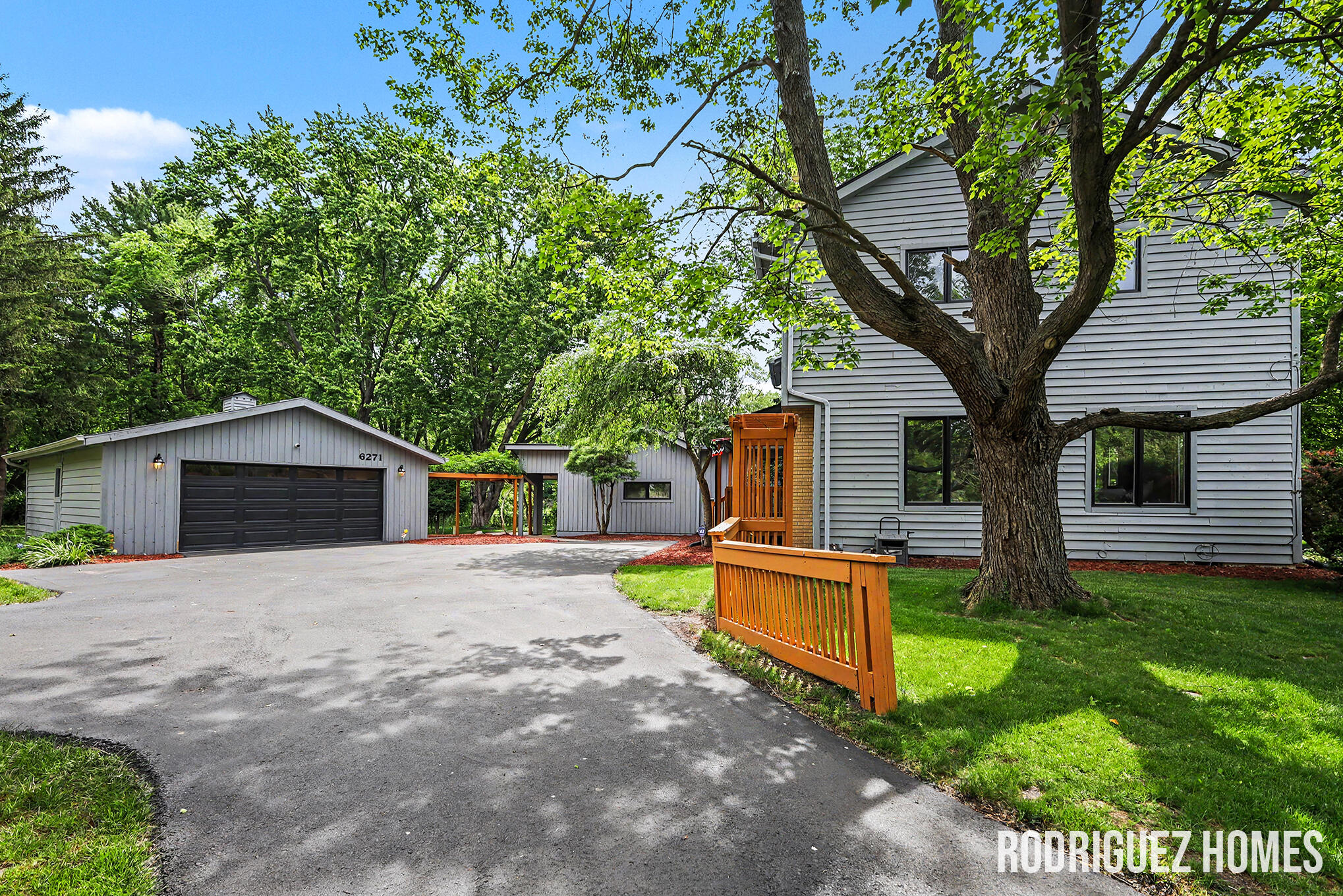 6271 Cascade Road SE Grand Rapids MI 49546