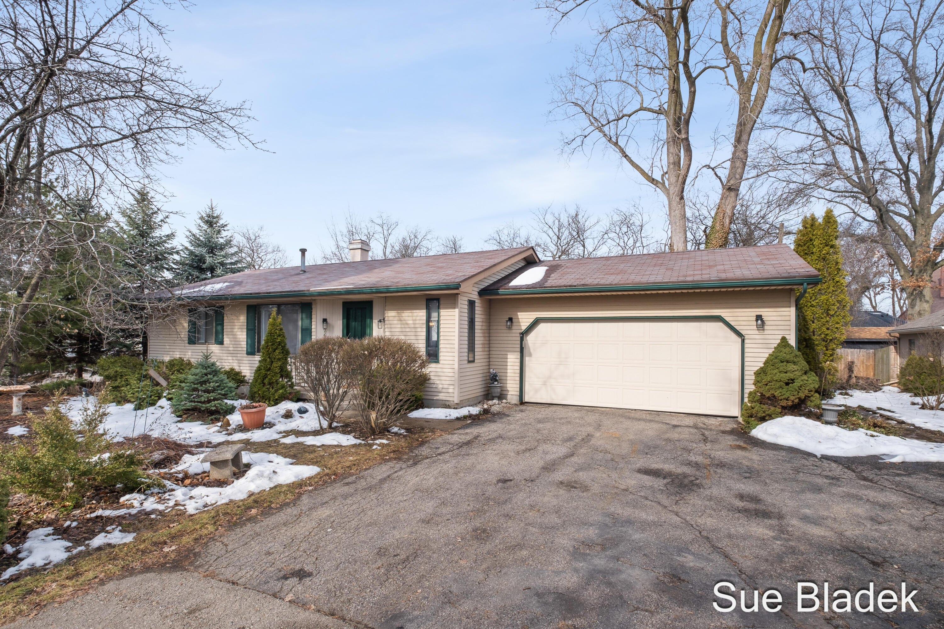 2645 Cascade Road SE Grand Rapids MI 49506