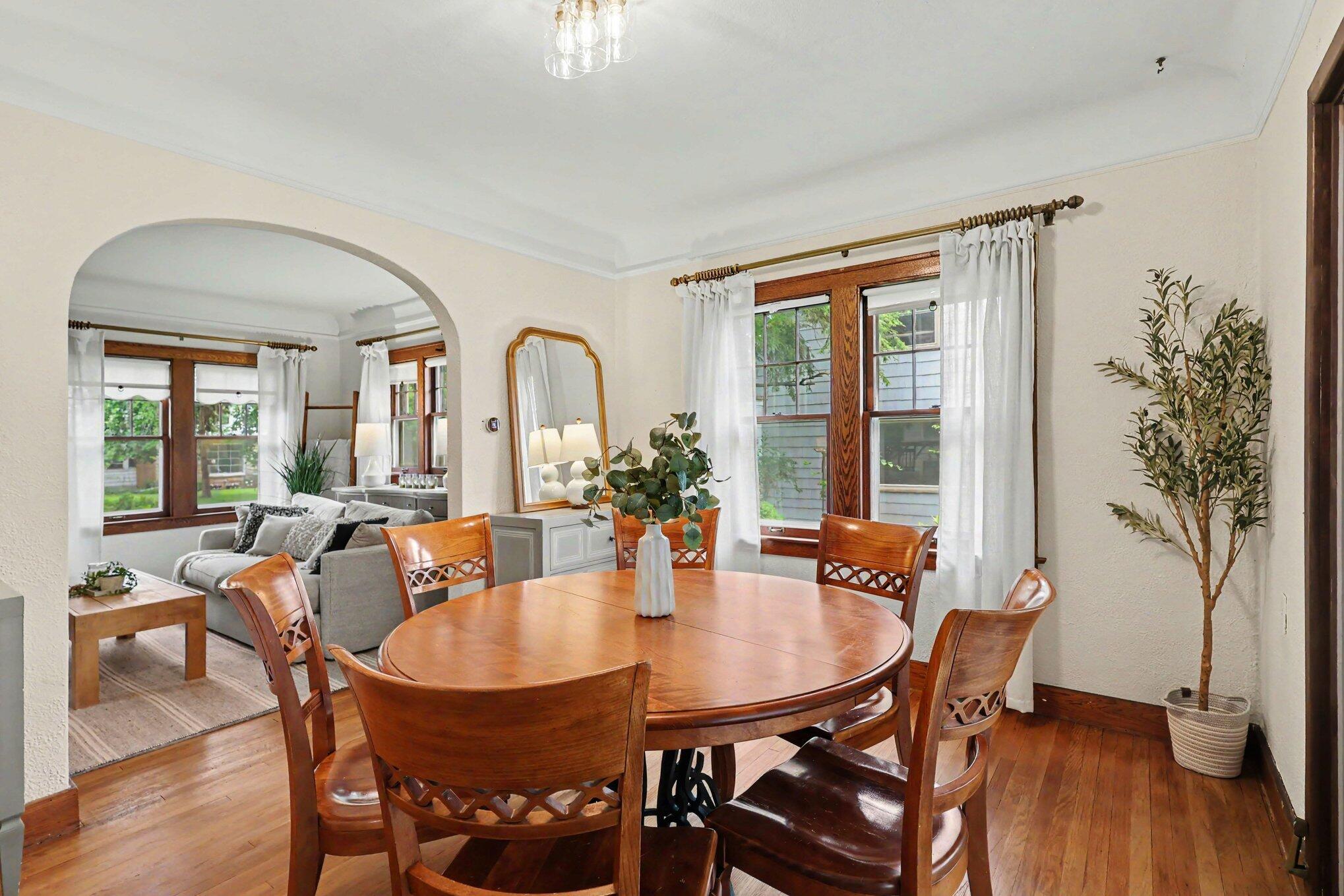 825 Oaklawn Street NE Grand Rapids MI 49505
