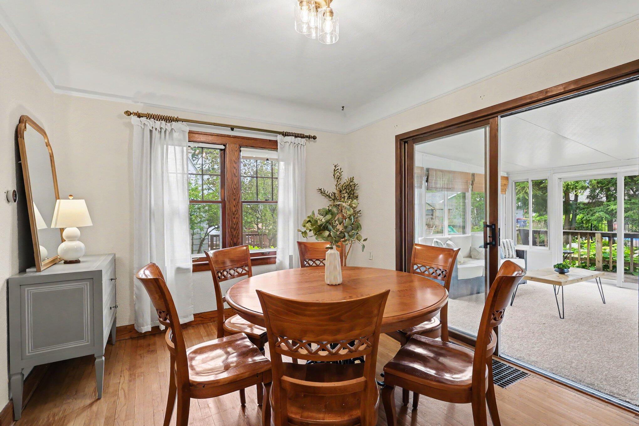 825 Oaklawn Street NE Grand Rapids MI 49505