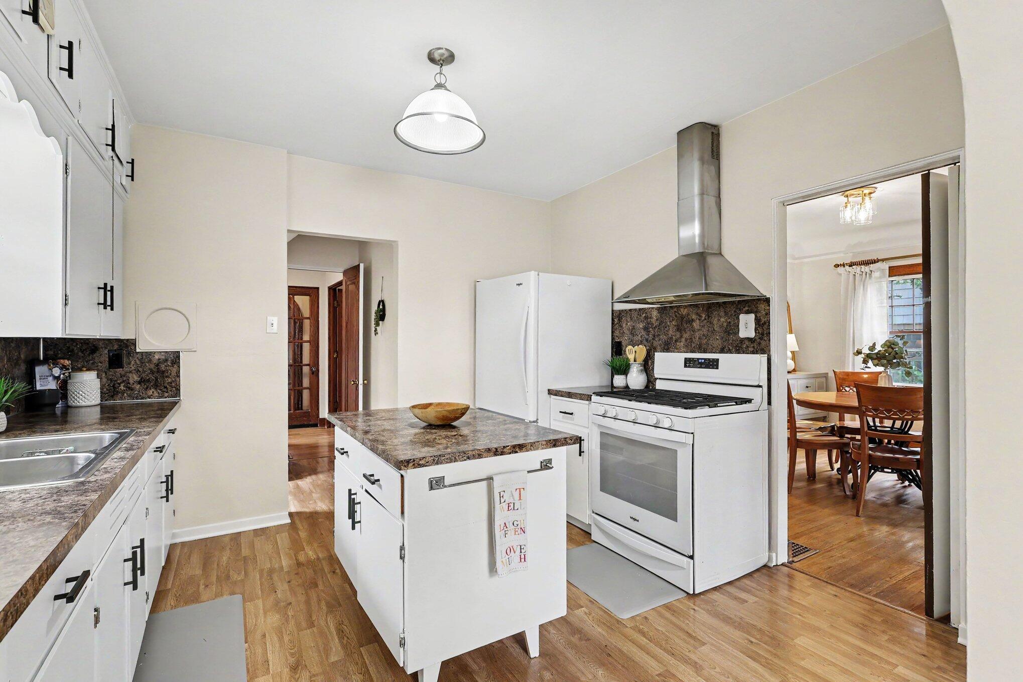 825 Oaklawn Street NE Grand Rapids MI 49505