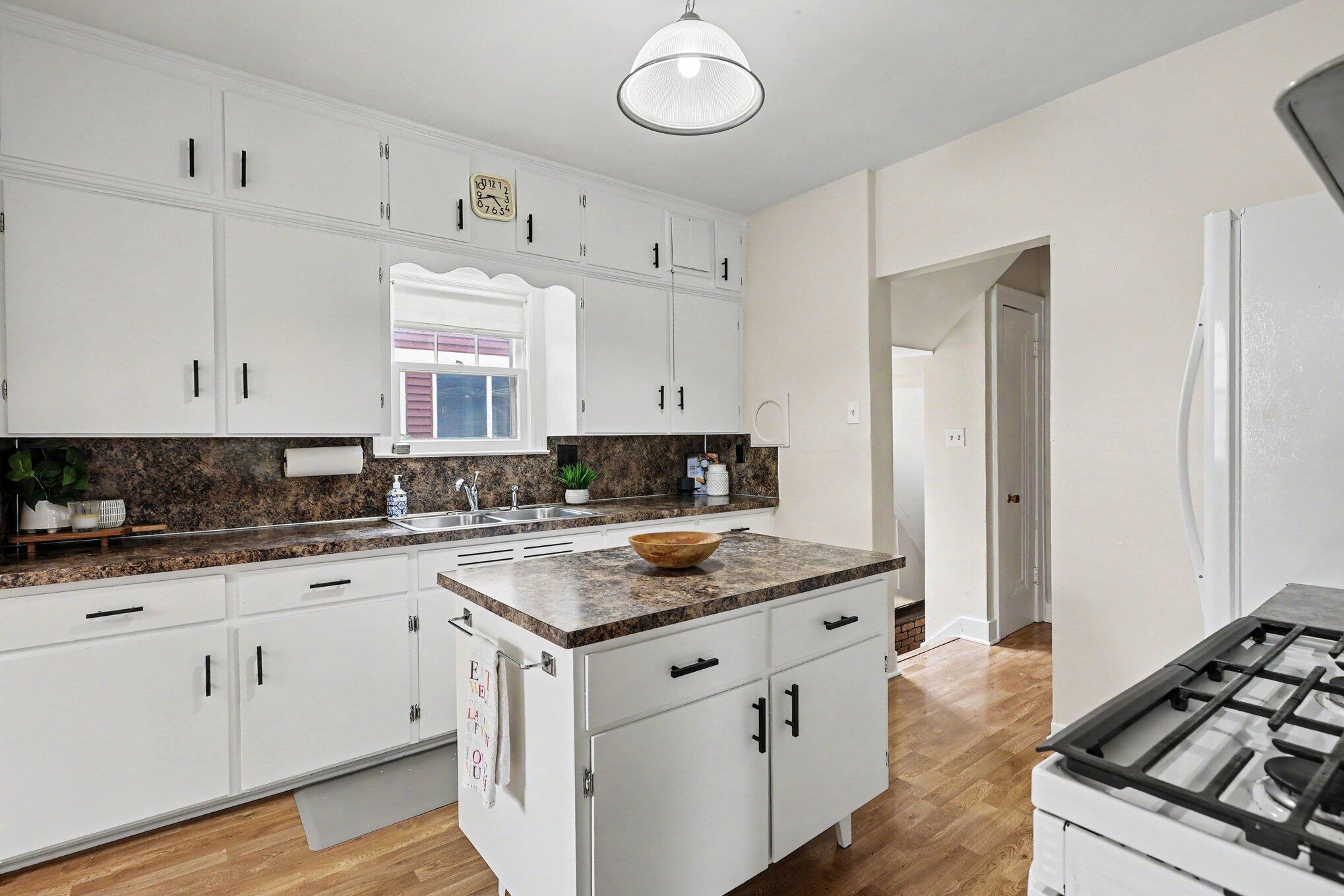 825 Oaklawn Street NE Grand Rapids MI 49505