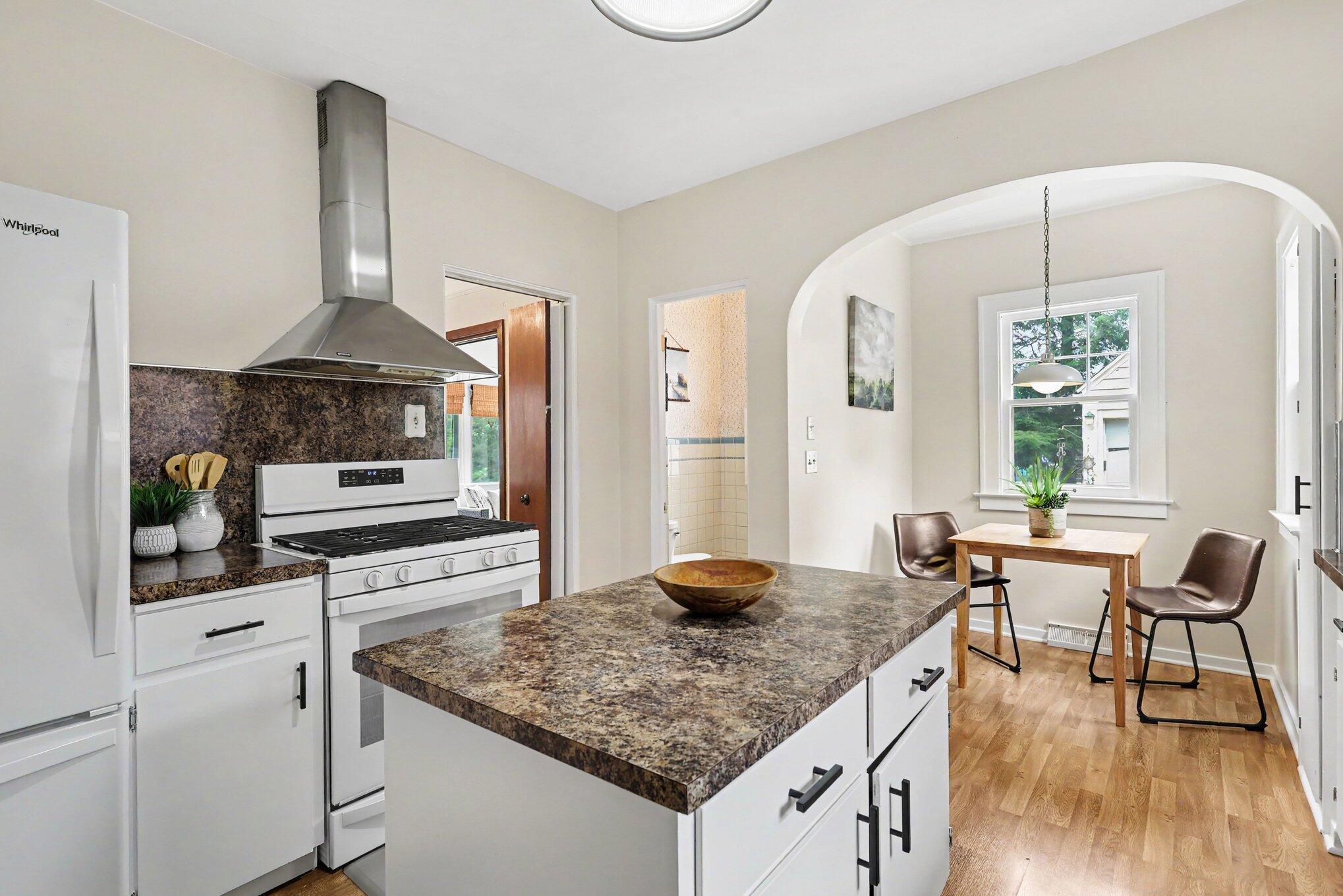 825 Oaklawn Street NE Grand Rapids MI 49505