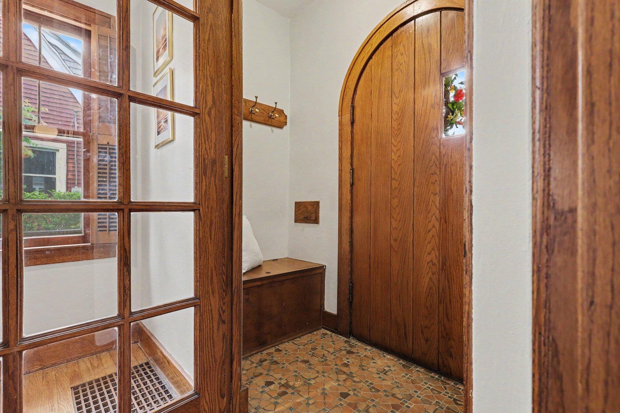 825 Oaklawn Street NE Grand Rapids MI 49505
