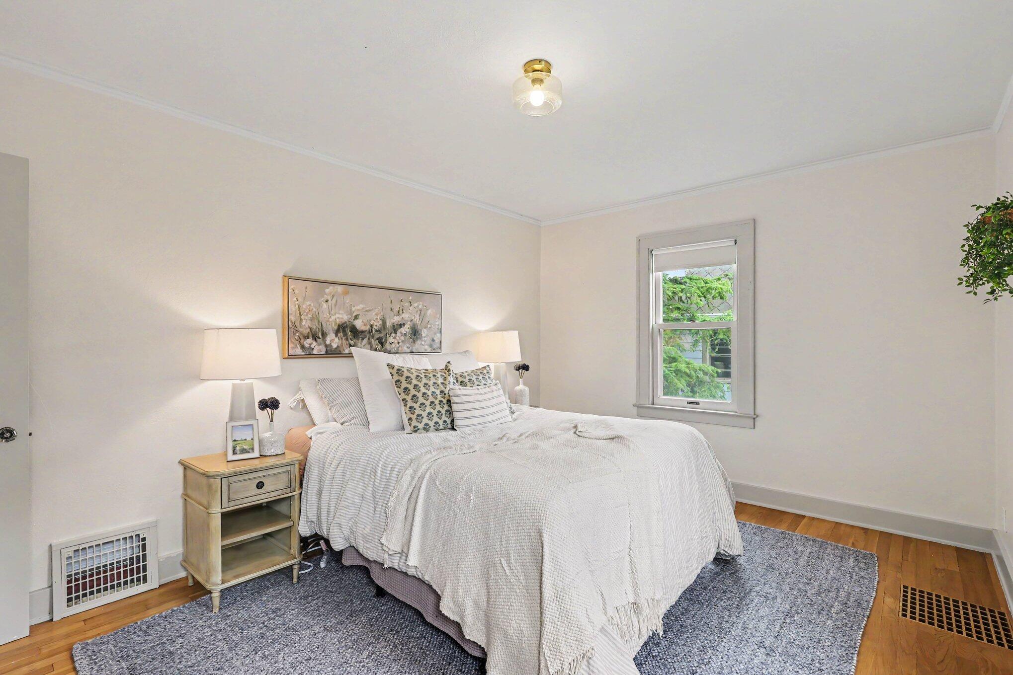 825 Oaklawn Street NE Grand Rapids MI 49505