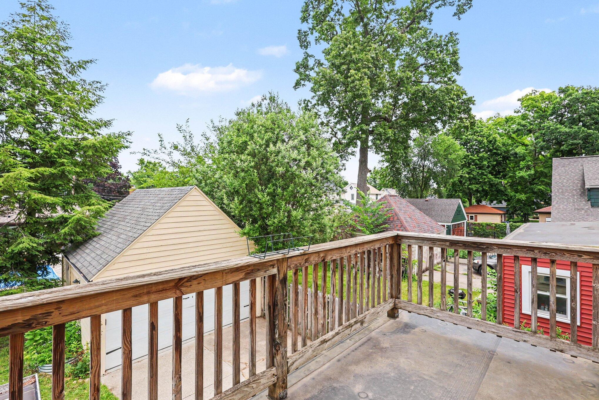 825 Oaklawn Street NE Grand Rapids MI 49505