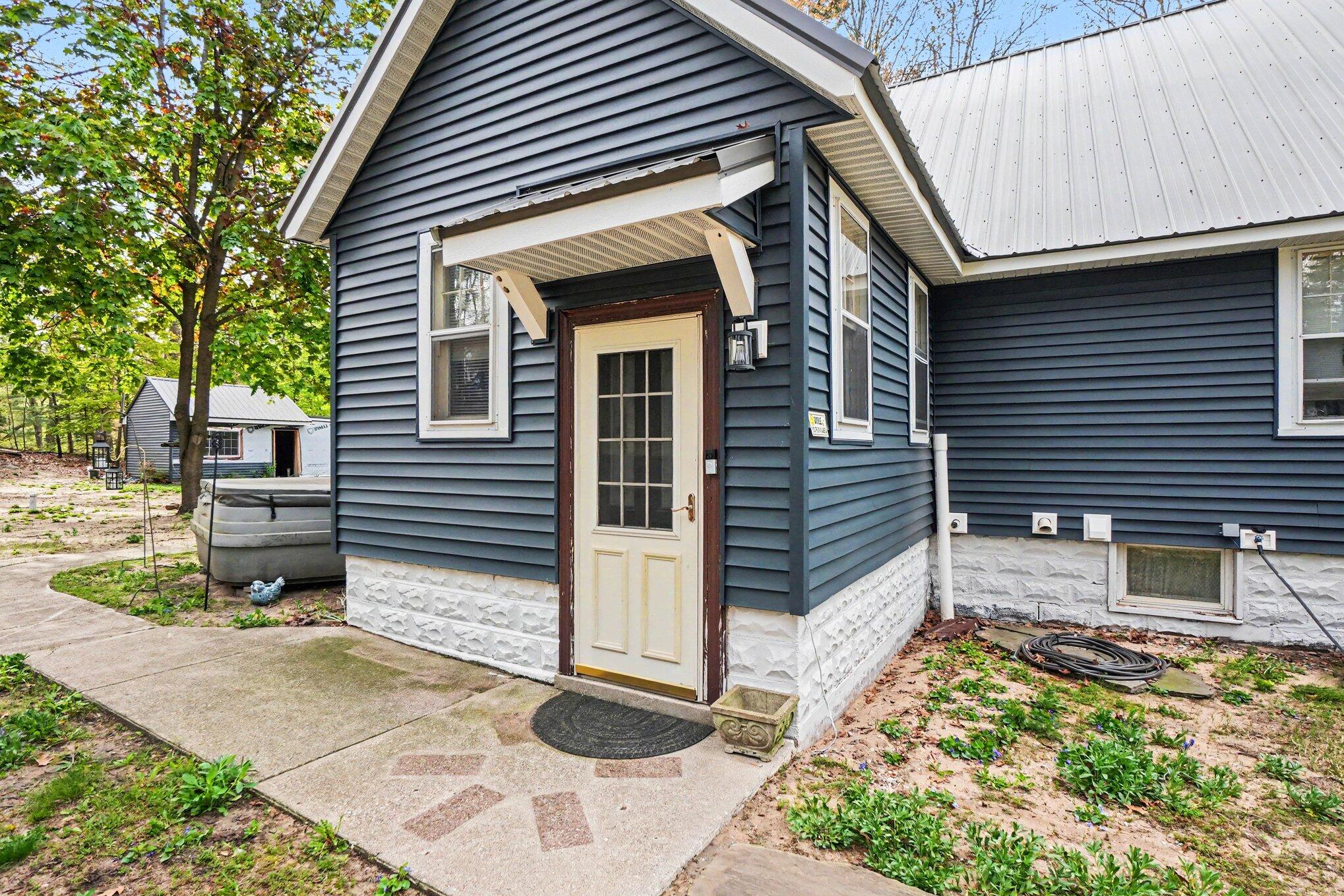 1335 Crestbrook Avenue Norton Shores MI 49444