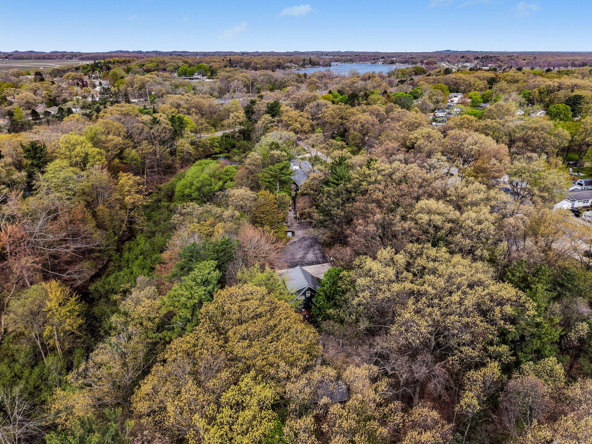 1335 Crestbrook Avenue Norton Shores MI 49444