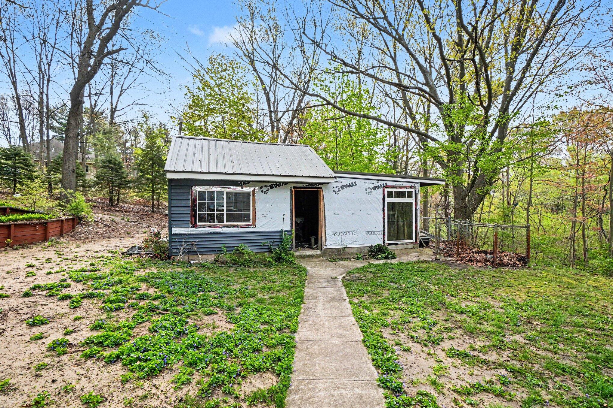 1335 Crestbrook Avenue Norton Shores MI 49444