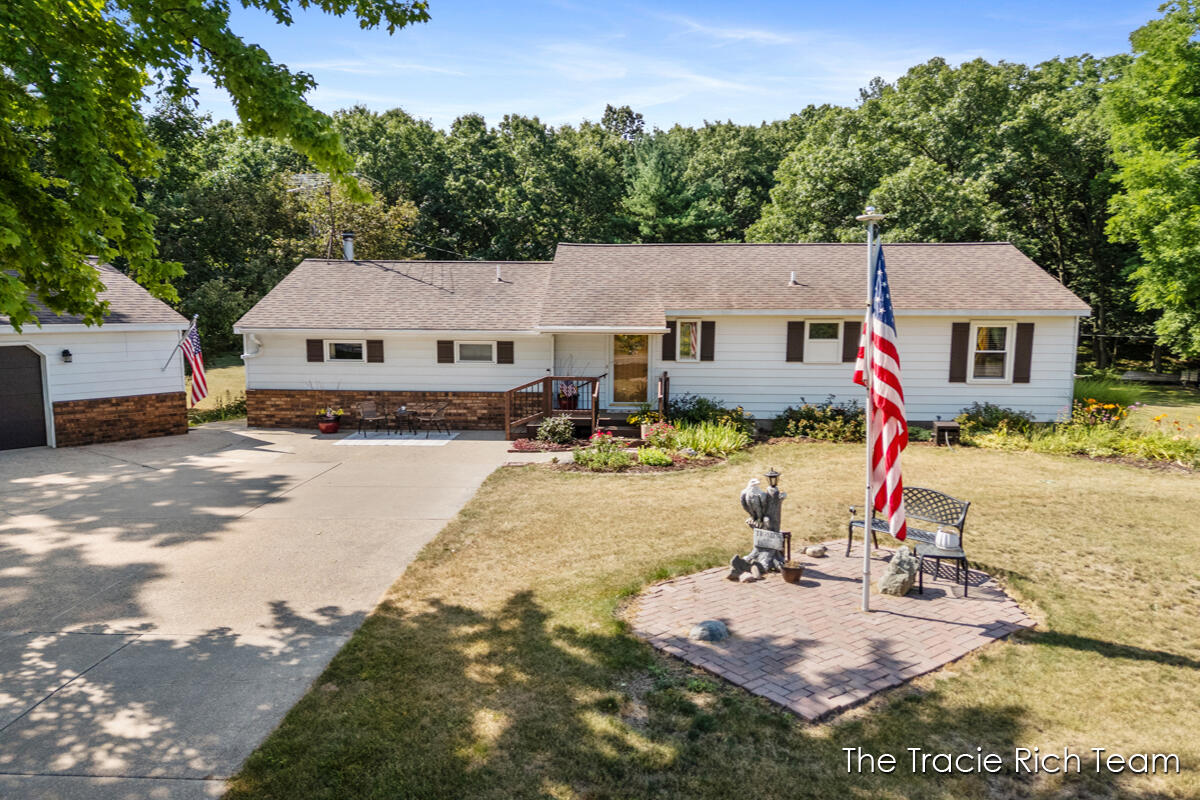 7640 9 Mile Road NE Rockford MI 49341