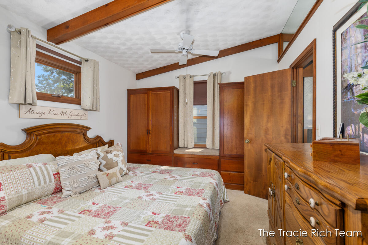 7640 9 Mile Road NE Rockford MI 49341