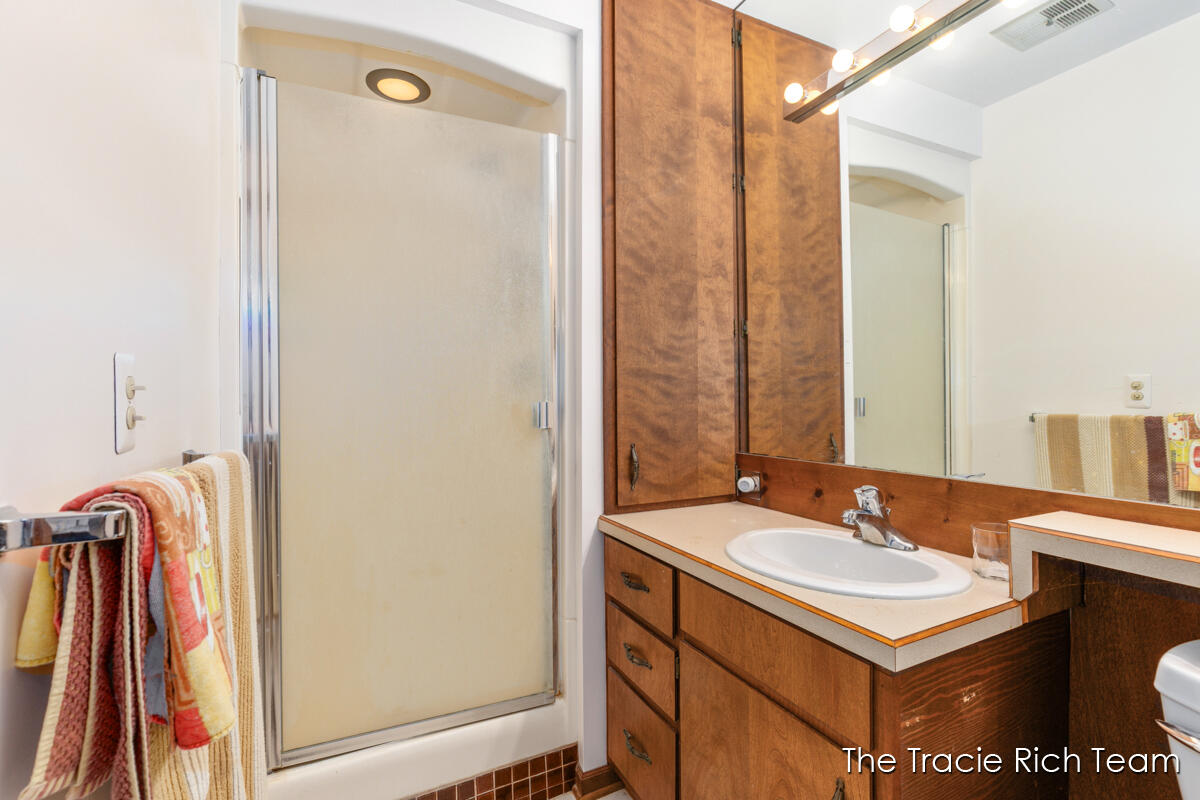 7640 9 Mile Road NE Rockford MI 49341