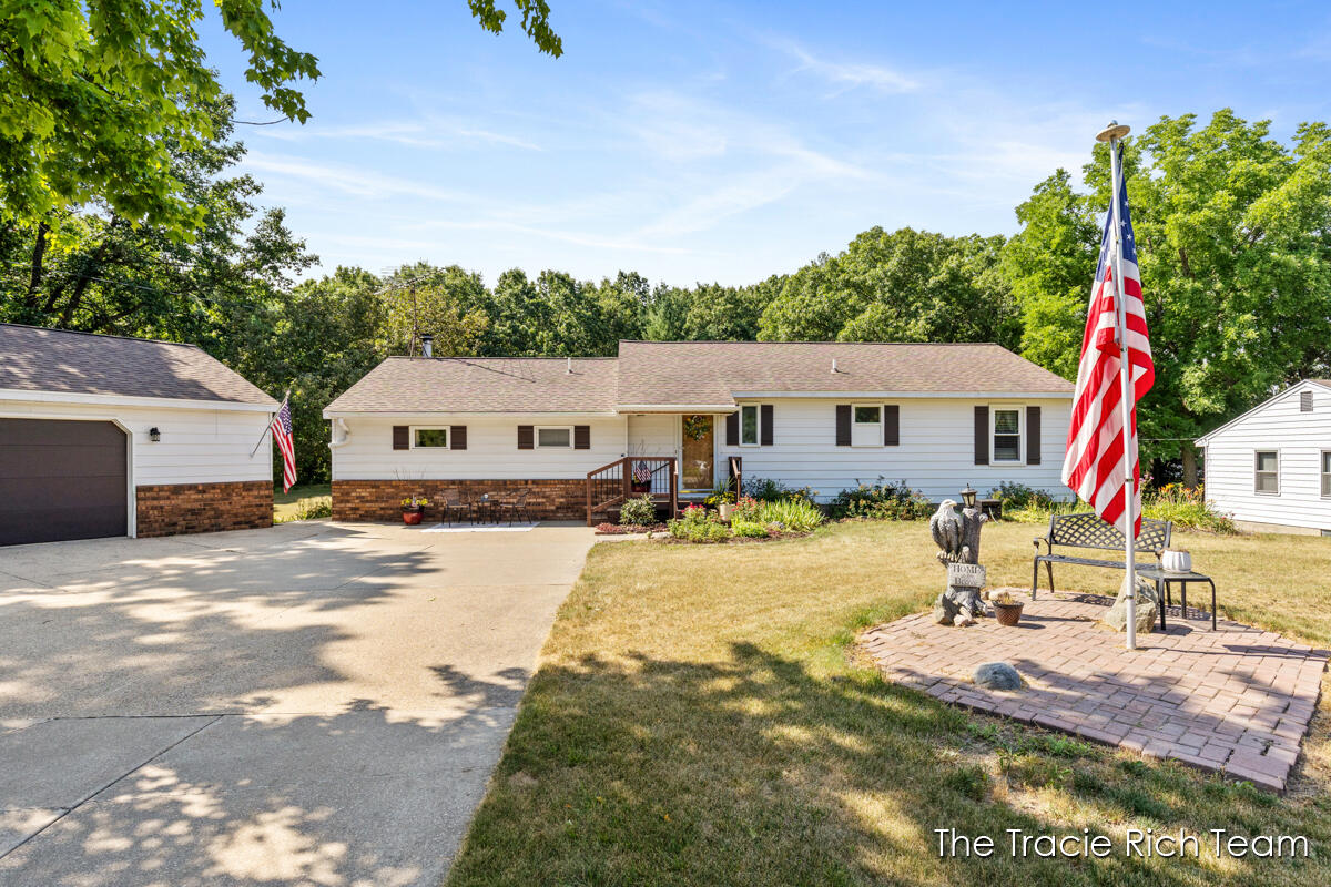 7640 9 Mile Road NE Rockford MI 49341