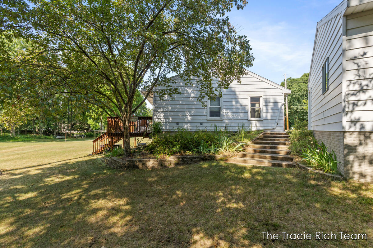 7640 9 Mile Road NE Rockford MI 49341