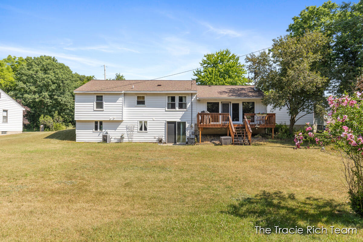 7640 9 Mile Road NE Rockford MI 49341