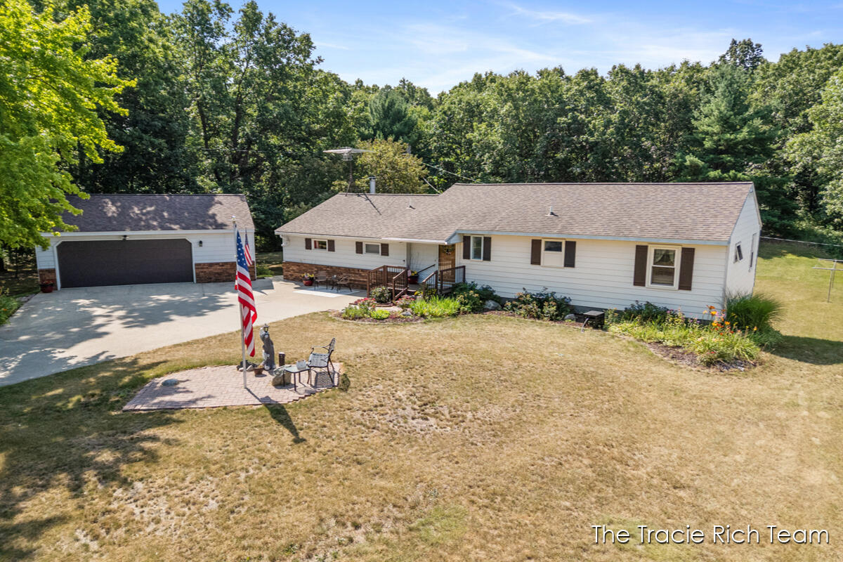 7640 9 Mile Road NE Rockford MI 49341