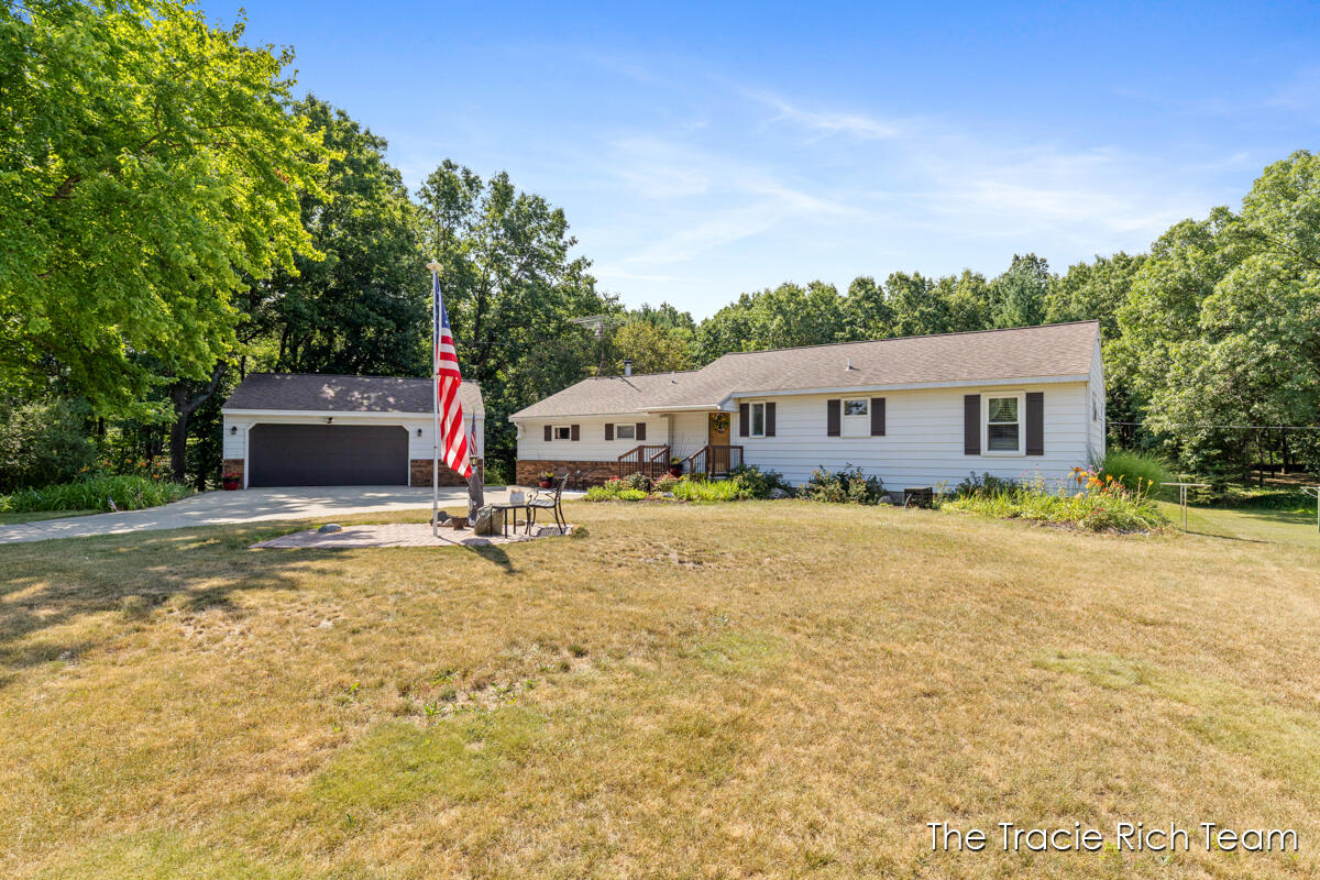 7640 9 Mile Road NE Rockford MI 49341
