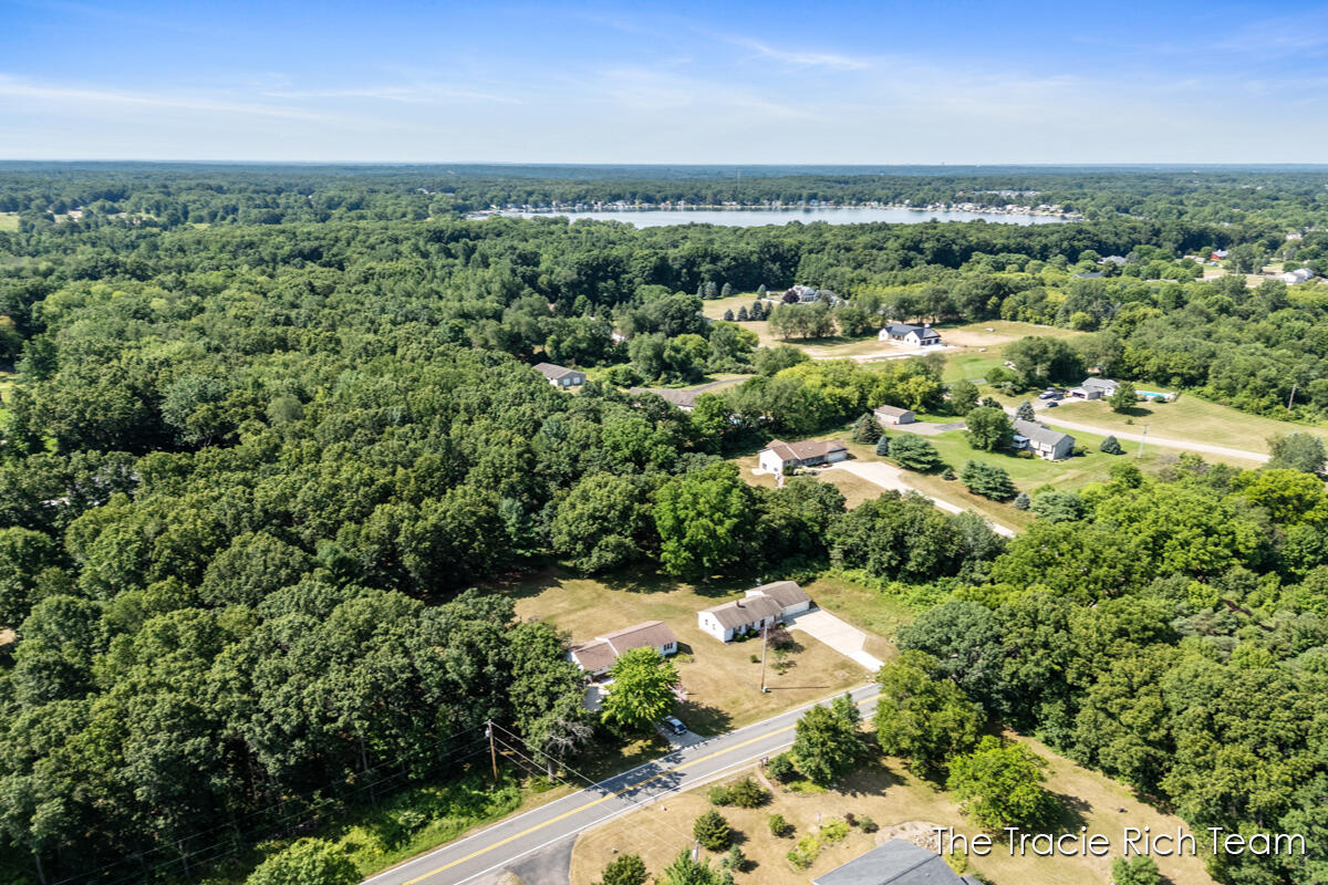 7640 9 Mile Road NE Rockford MI 49341