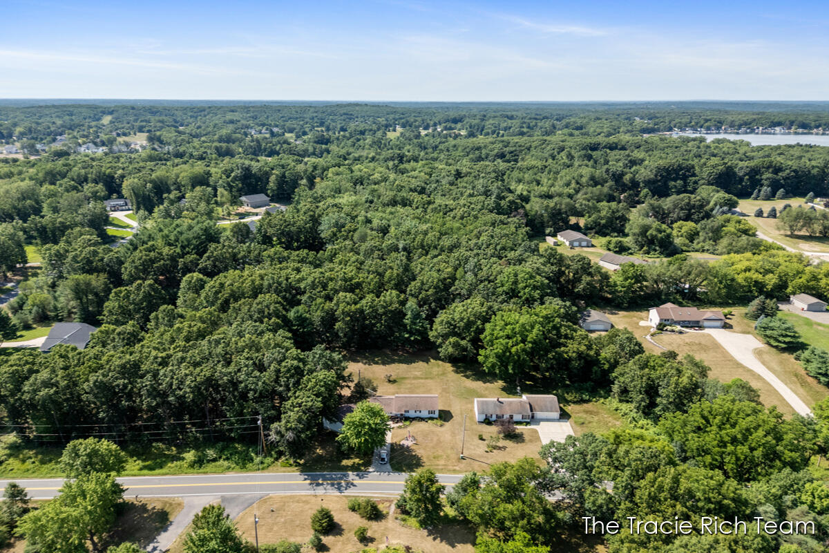 7640 9 Mile Road NE Rockford MI 49341